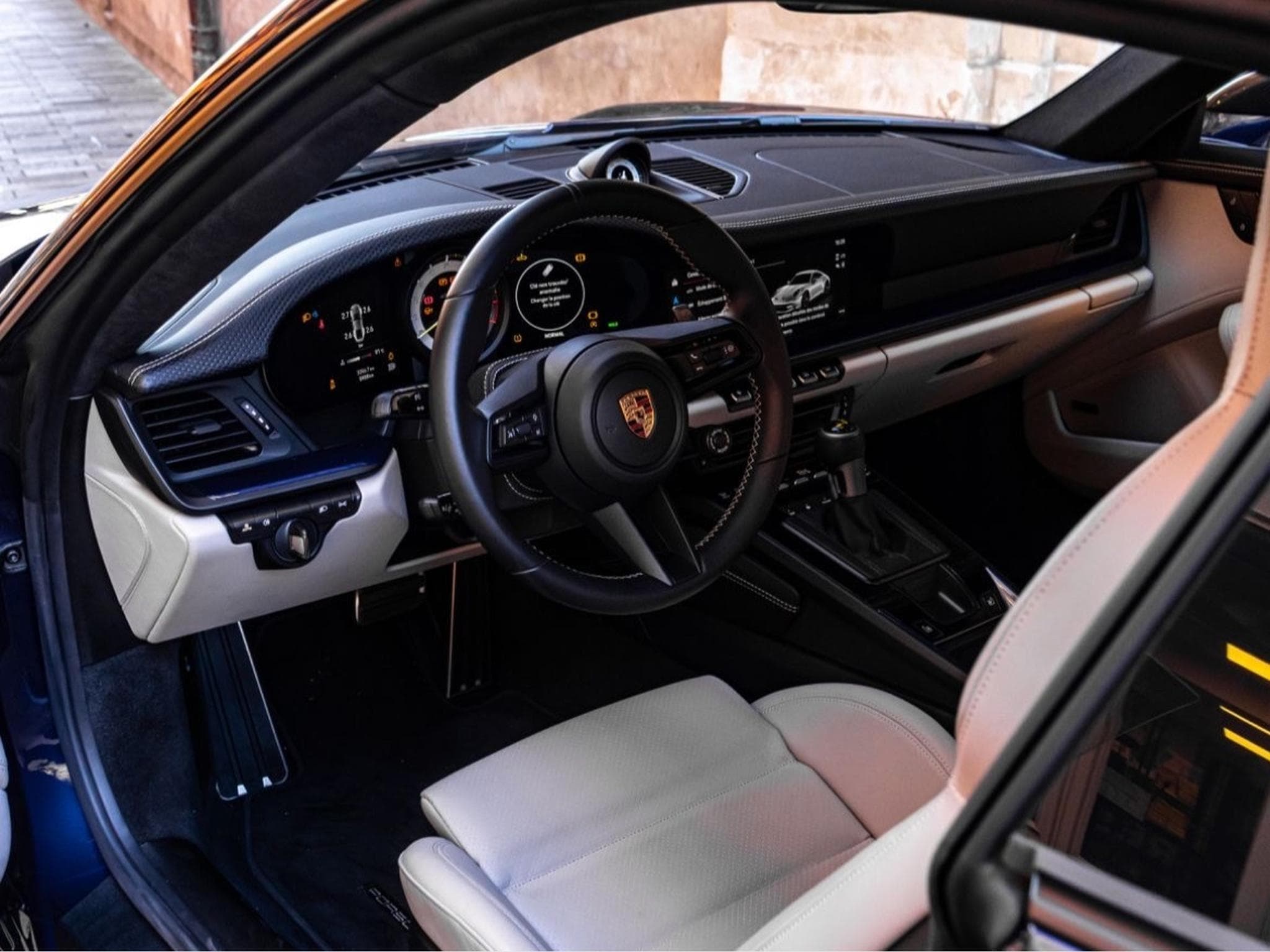 Porsche 911 GT3 Touring (2023) - Photo 4