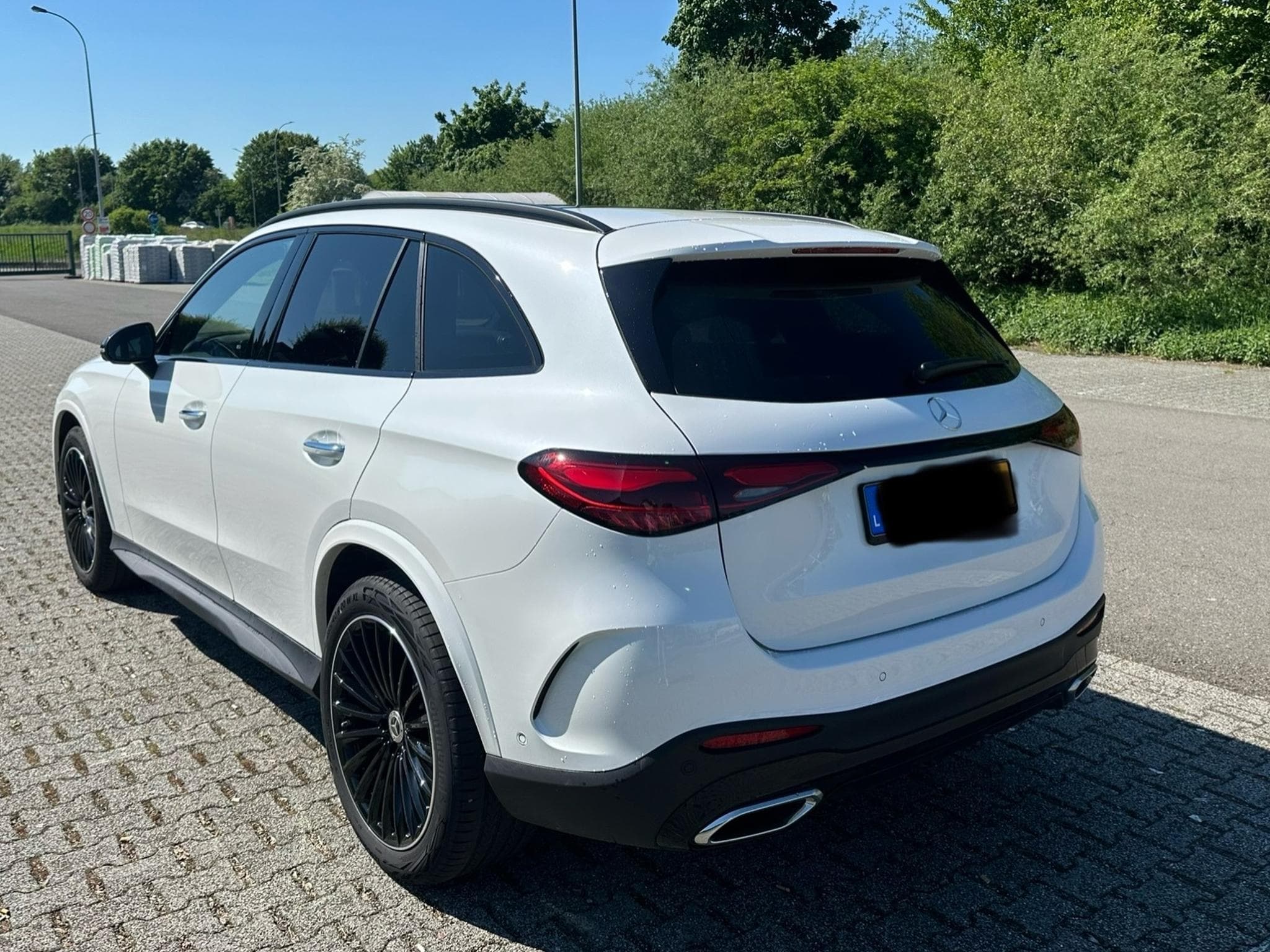 Mercedes GLC 220 d 4 Matic AMG Line Premium - État neuf (2026) - Photo 2