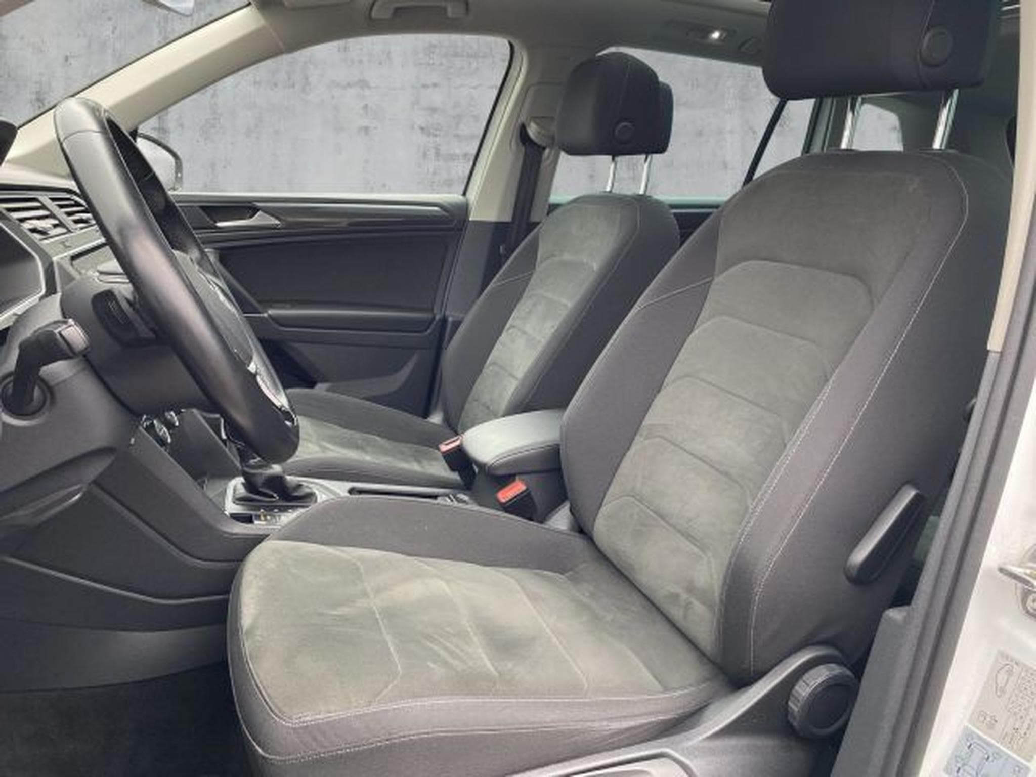 VW Tiguan Tiguan 2.0 TDI DSG Highl. R-Line 4M AHK PANO LED (2018) - Photo 11
