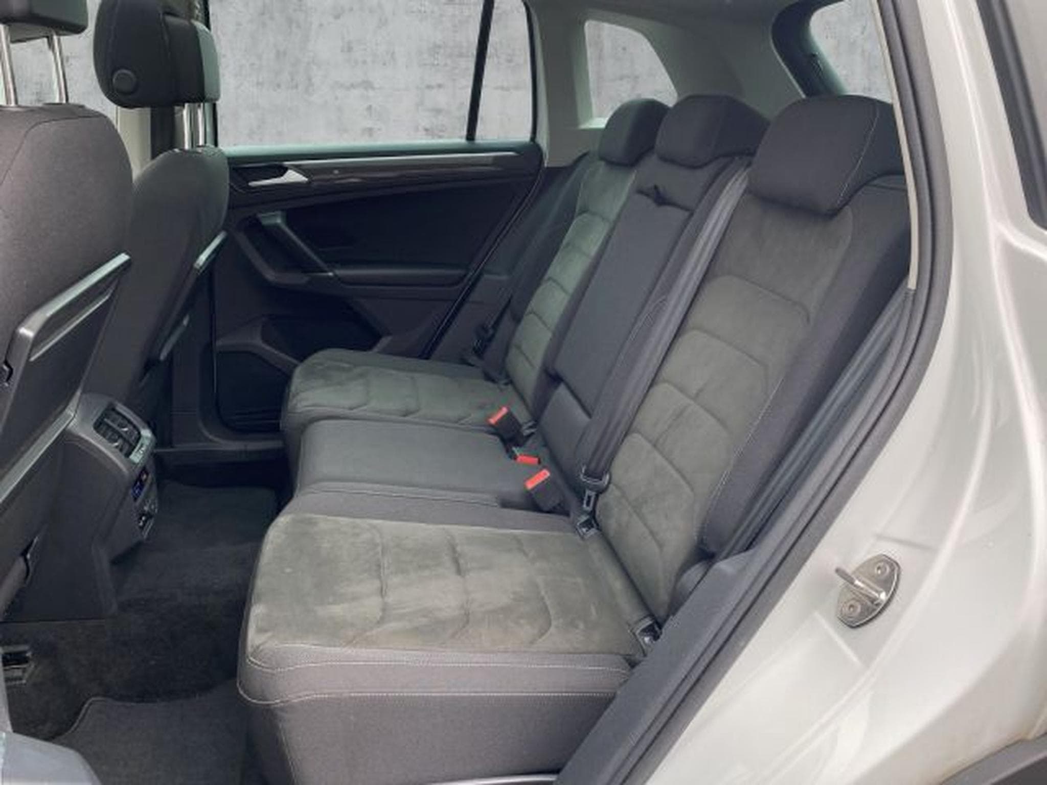 VW Tiguan Tiguan 2.0 TDI DSG Highl. R-Line 4M AHK PANO LED (2018) - Photo 12
