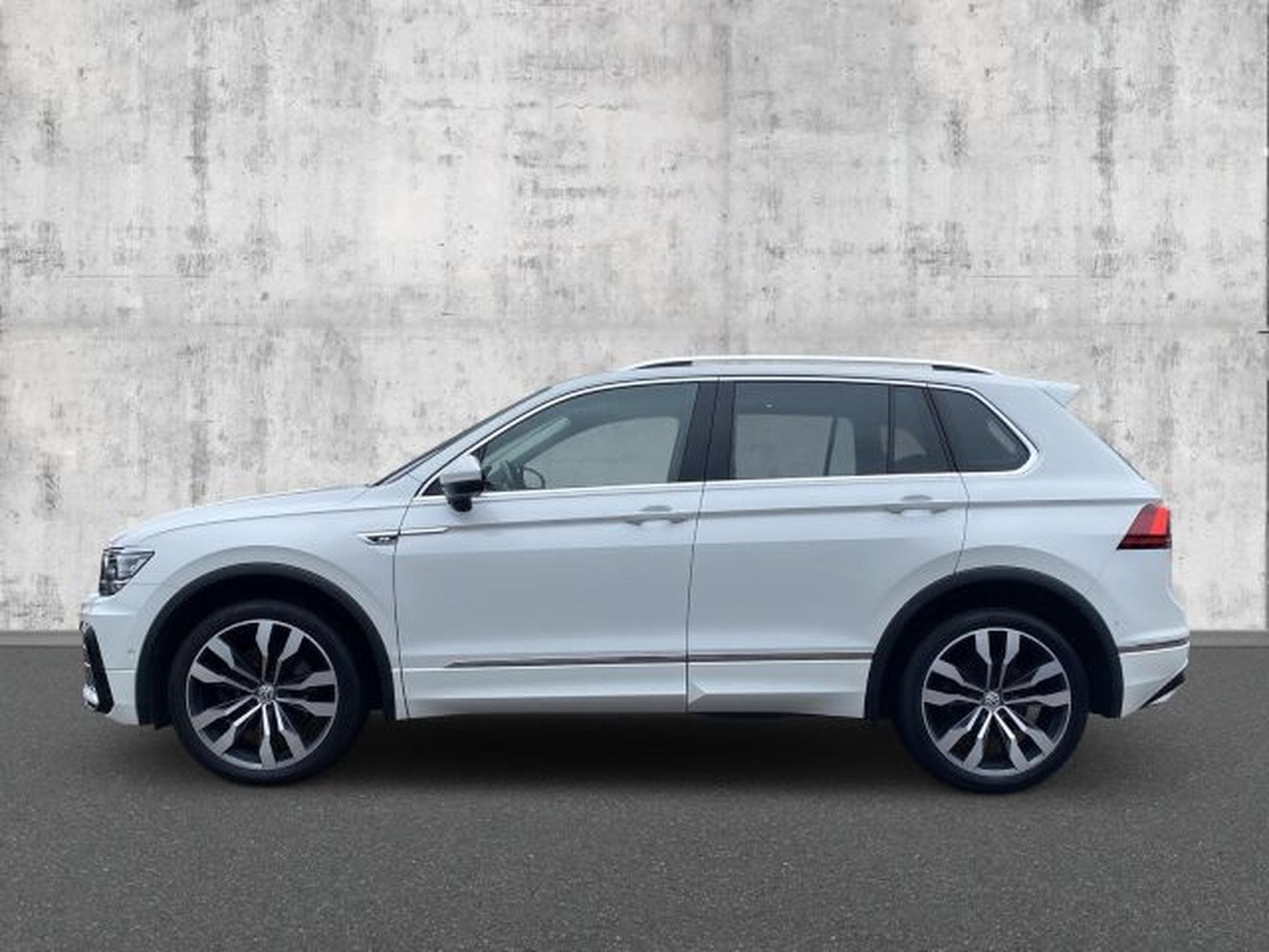 VW Tiguan Tiguan 2.0 TDI DSG Highl. R-Line 4M AHK PANO LED (2018) - Photo 2