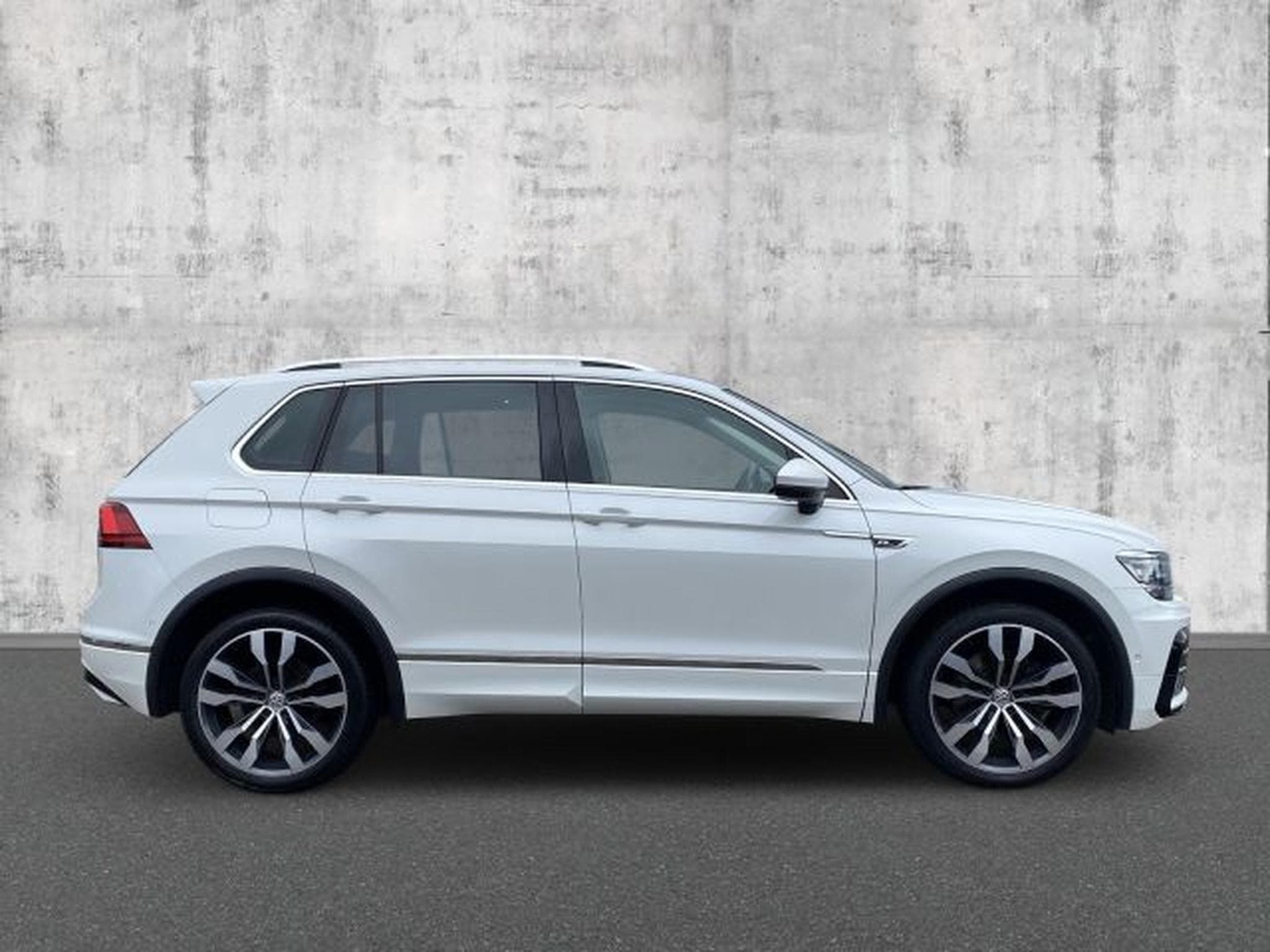 VW Tiguan Tiguan 2.0 TDI DSG Highl. R-Line 4M AHK PANO LED (2018) - Photo 6