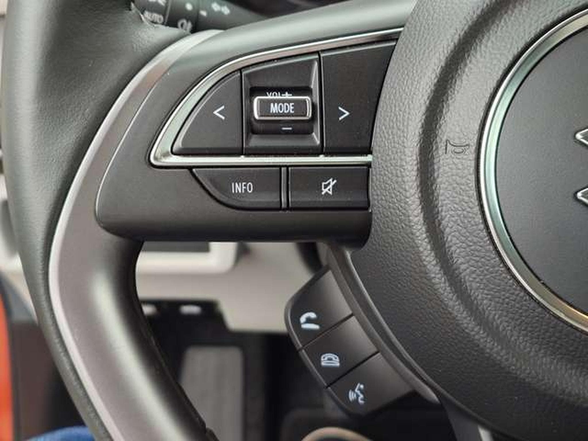 Suzuki Swift Swift 1.2i SHVS Grand Luxe 12V (2025) - Photo 15