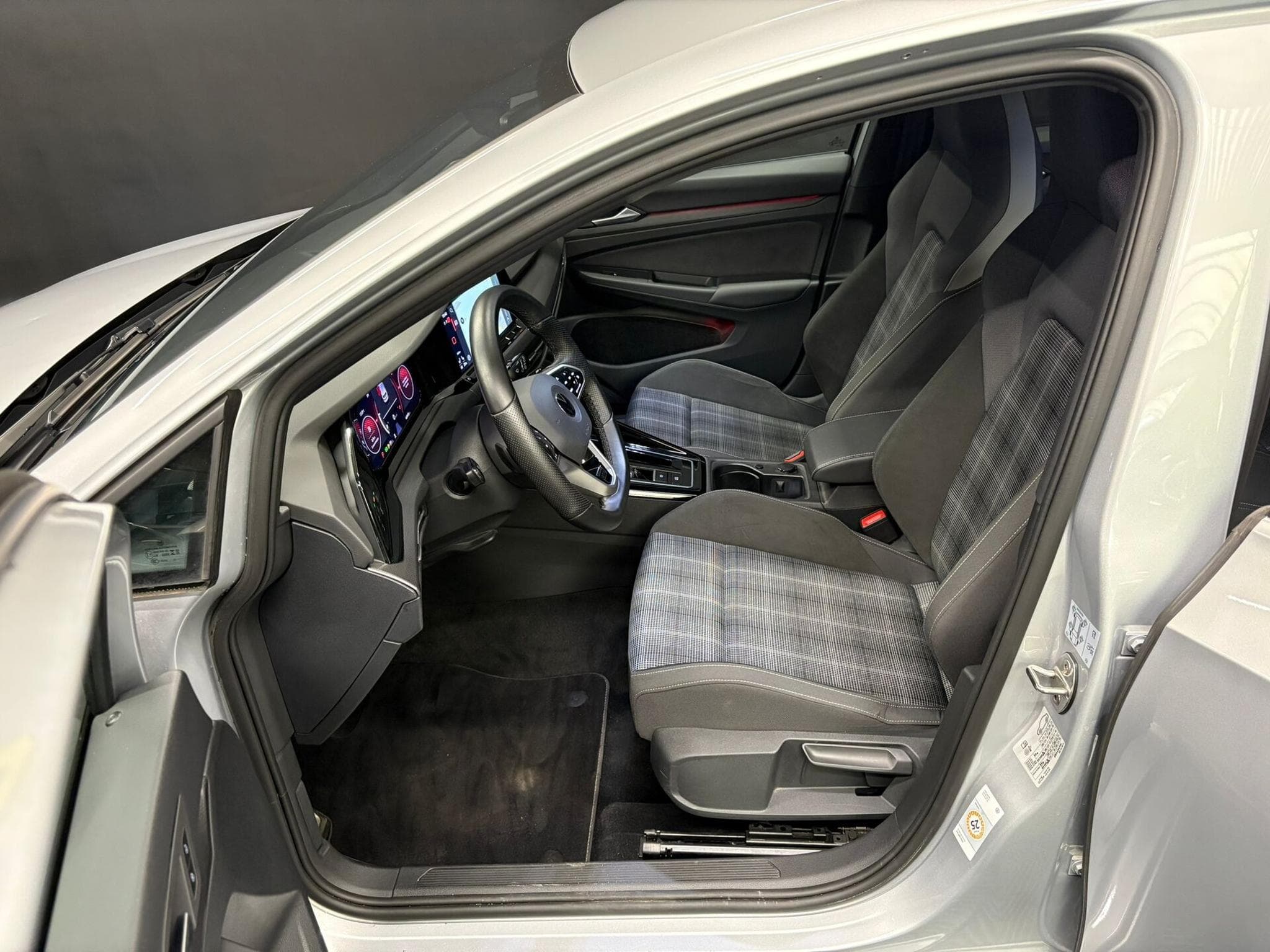 VW Golf GTD 2.0 TDI 200CV CAMERA/NAVI/CARPLAY (2022) - Photo 13
