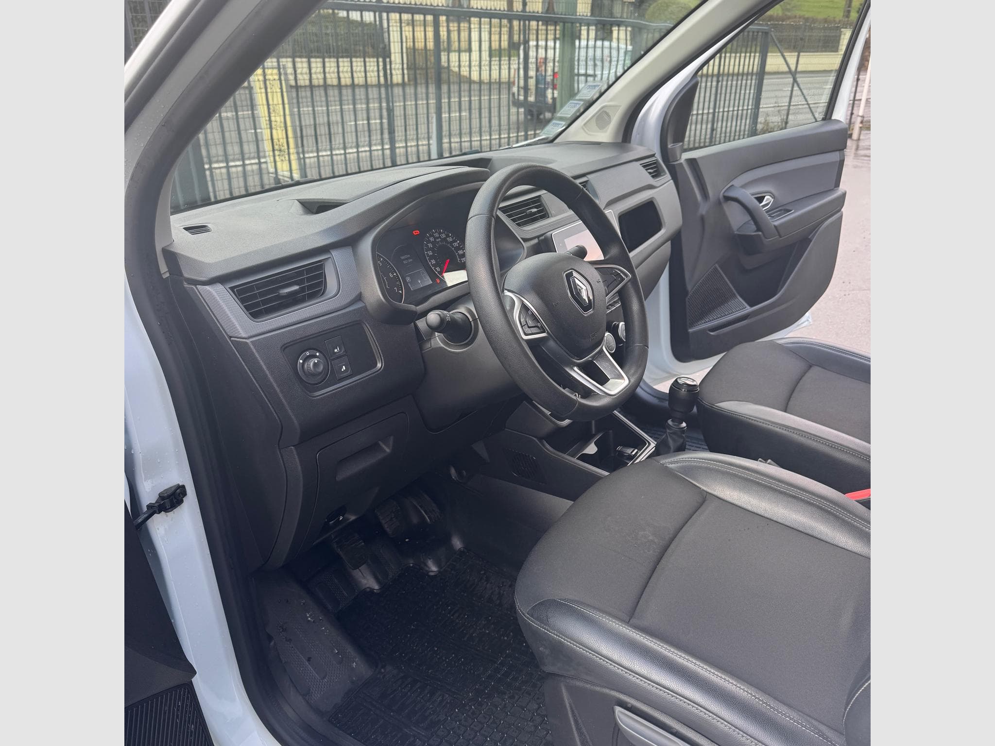 Renault Express 1,5 BLUE ECOLEALER COMFORT (2022) - Photo 9