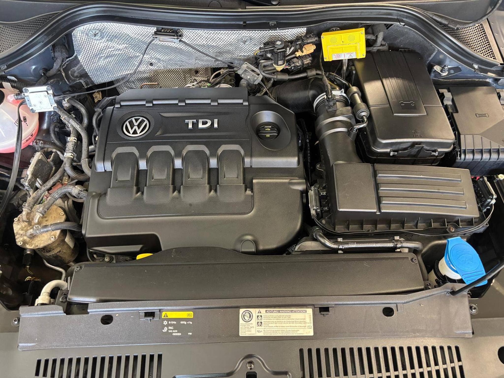 VW Tiguan R-Line 4x4 (2016) - Photo 13