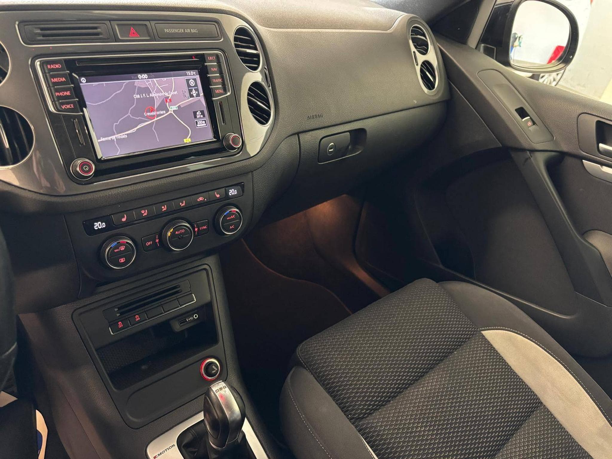 VW Tiguan R-Line 4x4 (2016) - Photo 9