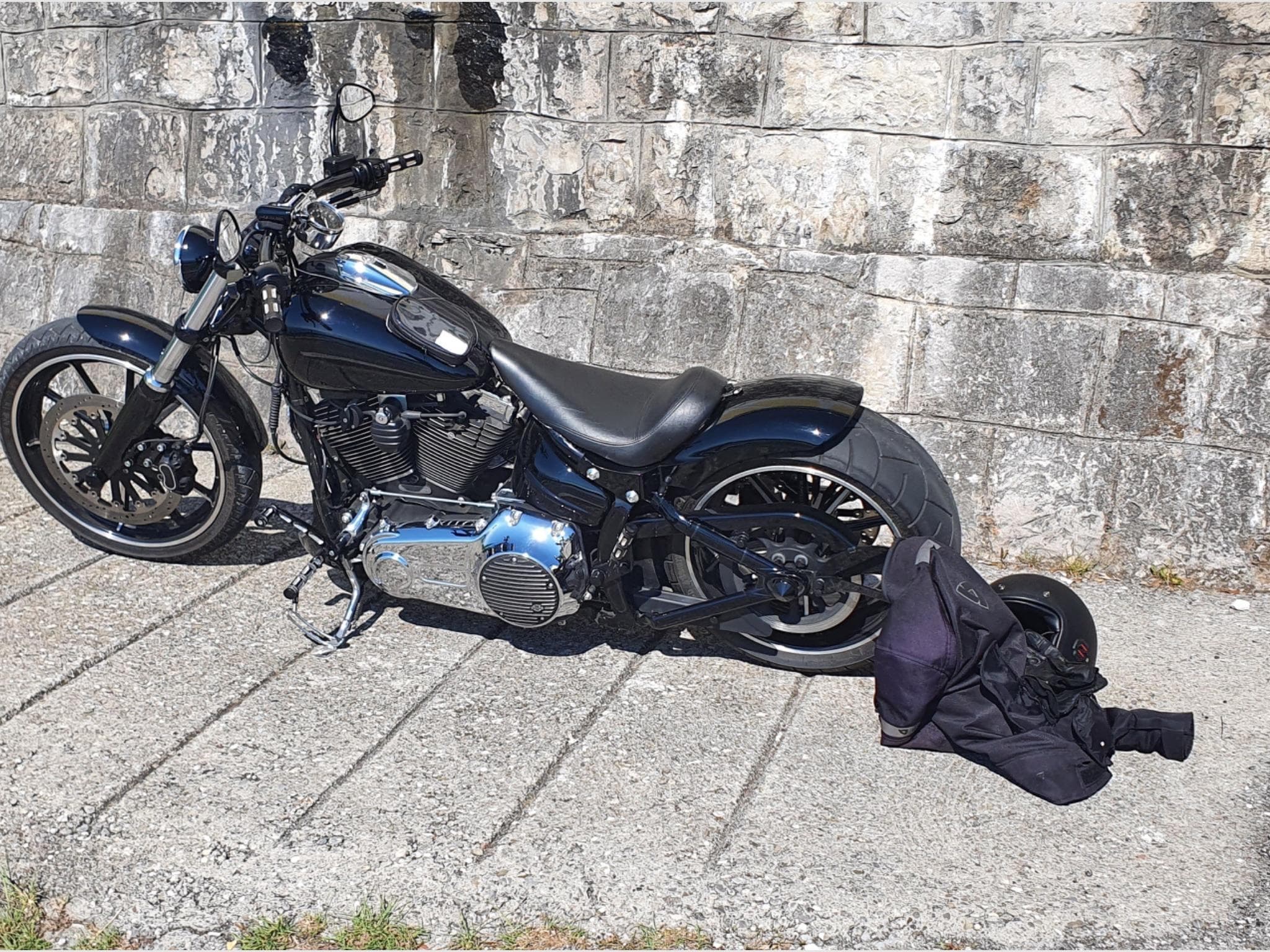 Harley-Davidson Softail Breakout Customized (2015) - Photo 2