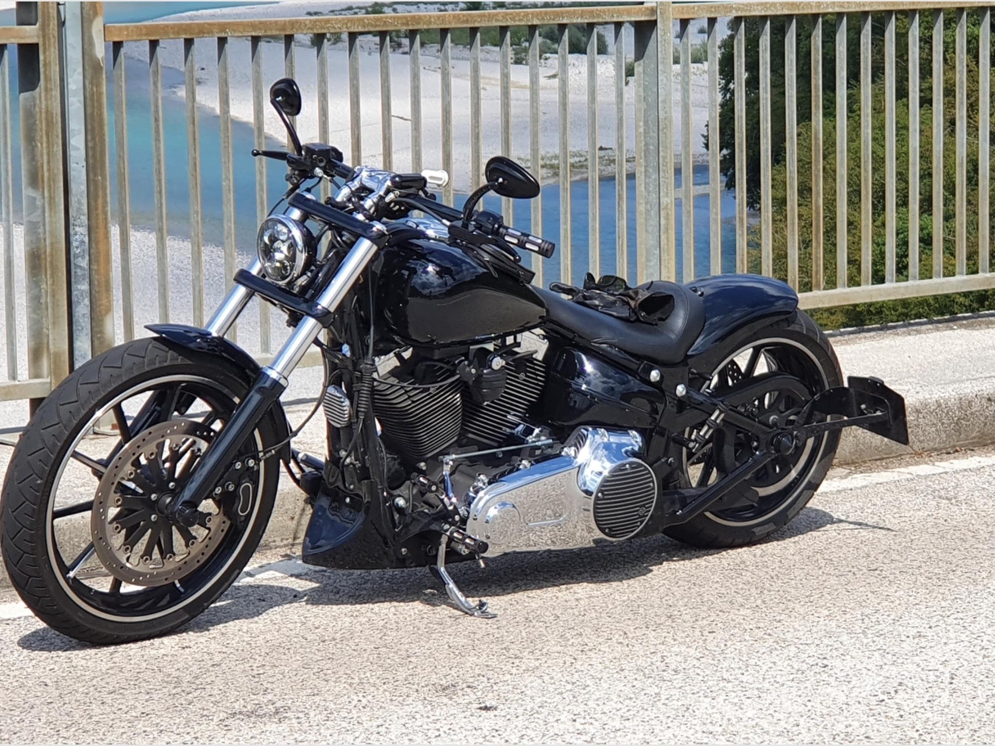 Harley-Davidson Softail Breakout Customized (2015) - Photo 3