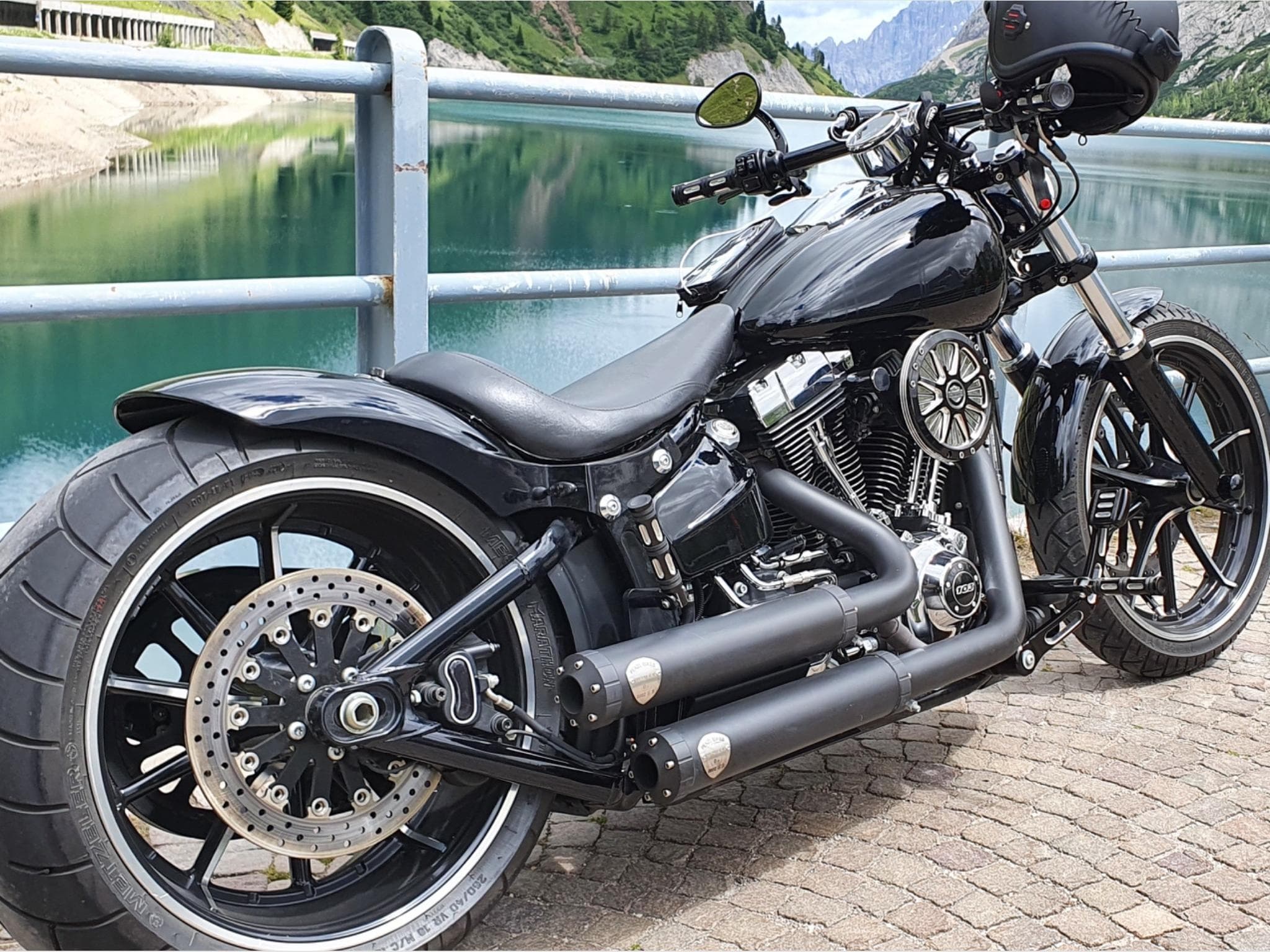 Harley-Davidson Softail Breakout Customized (2015) - Photo 4