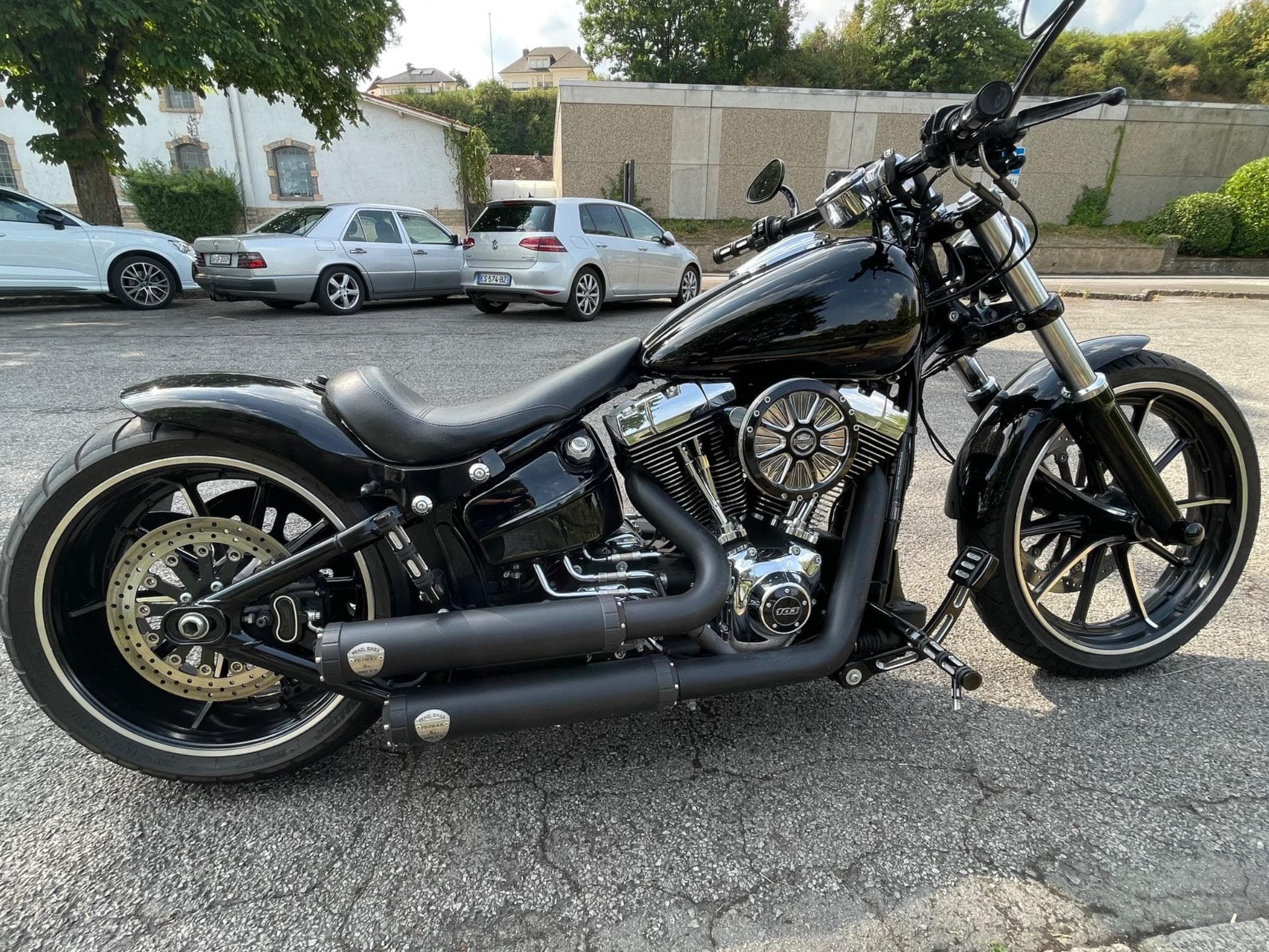 Harley-Davidson Softail Breakout Customized (2015) - Photo 6
