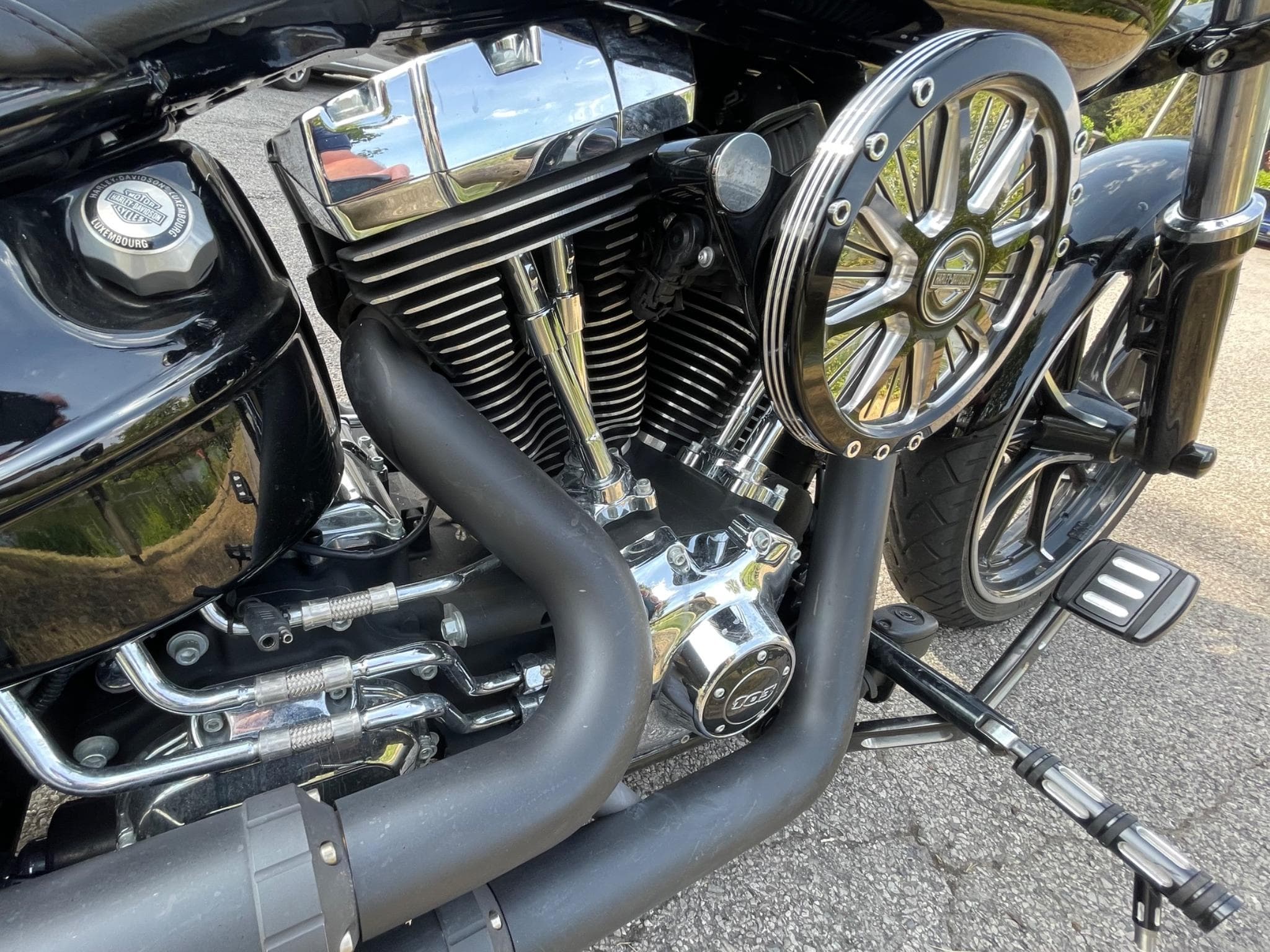 Harley-Davidson Softail Breakout Customized (2015) - Photo 8