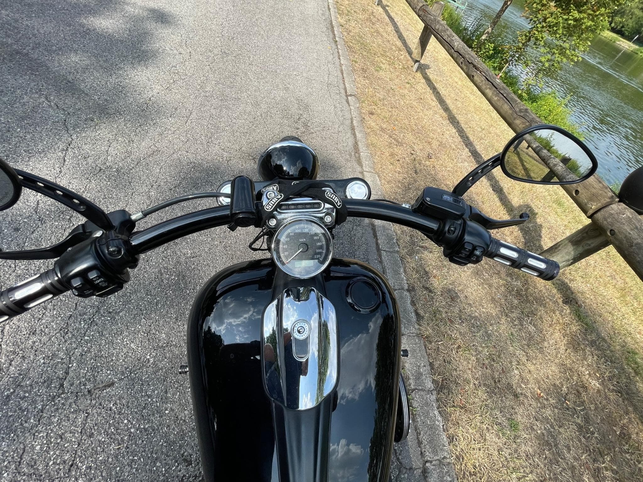 Harley-Davidson Softail Breakout Customized (2015) - Photo 9