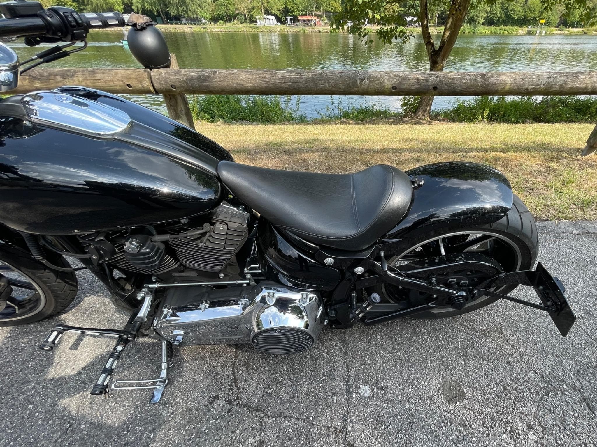 Harley-Davidson Softail Breakout Customized (2015) - Photo 10