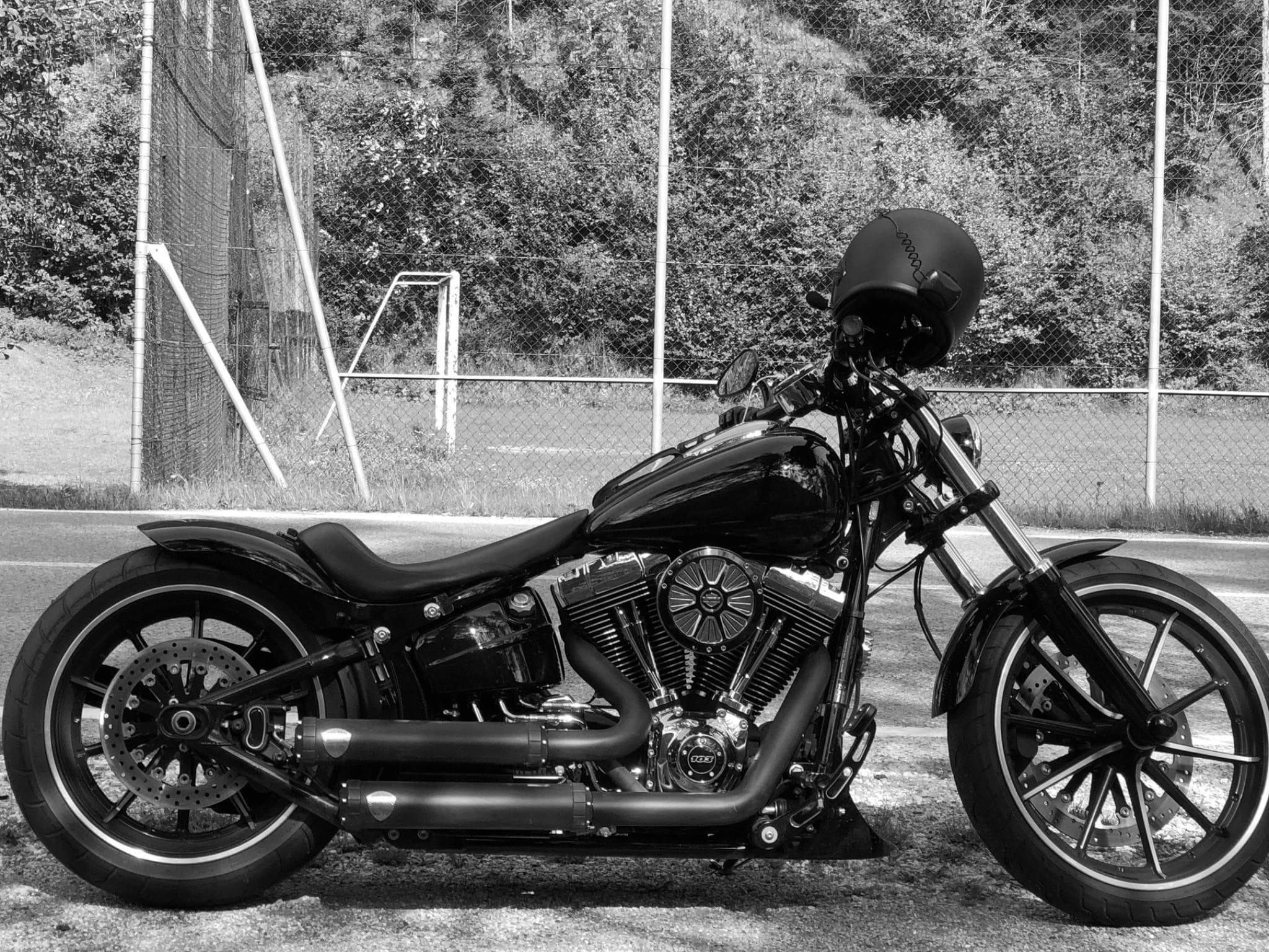 Harley-Davidson Softail Breakout Customized (2015) - Photo 11
