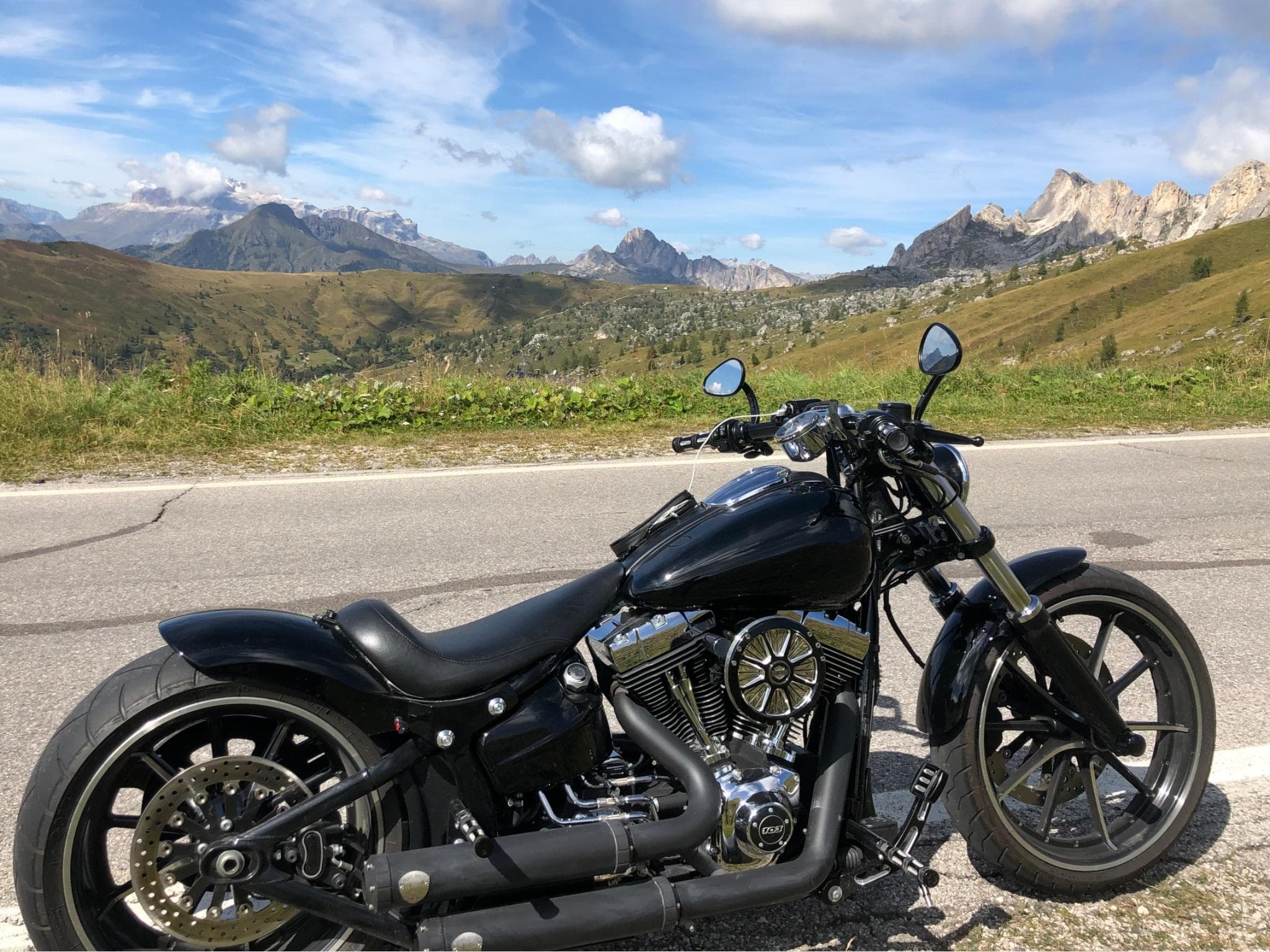 Harley-Davidson Softail Breakout Customized (2015) - Photo 13