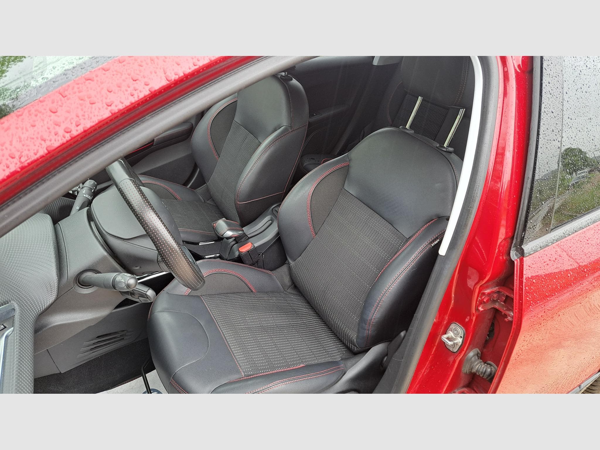 Peugeot 2008 1.6 e-HDI 100cv GT-Line (2018) - Photo 12