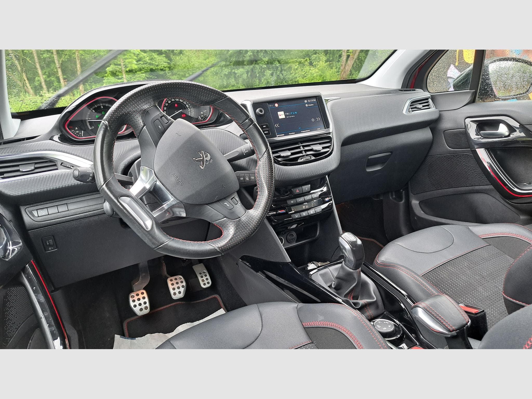 Peugeot 2008 1.6 e-HDI 100cv GT-Line (2018) - Photo 5