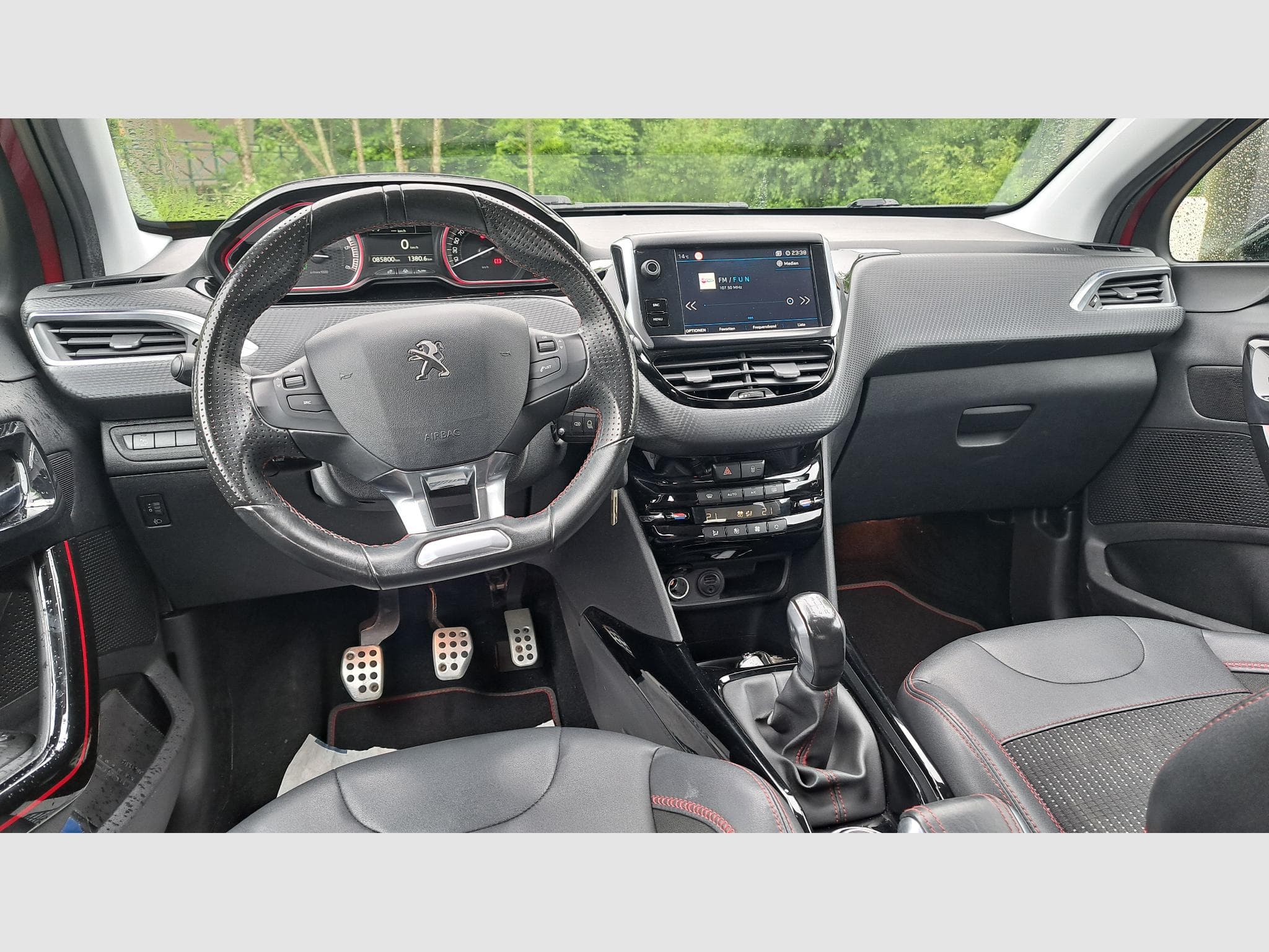 Peugeot 2008 1.6 e-HDI 100cv GT-Line (2018) - Photo 6