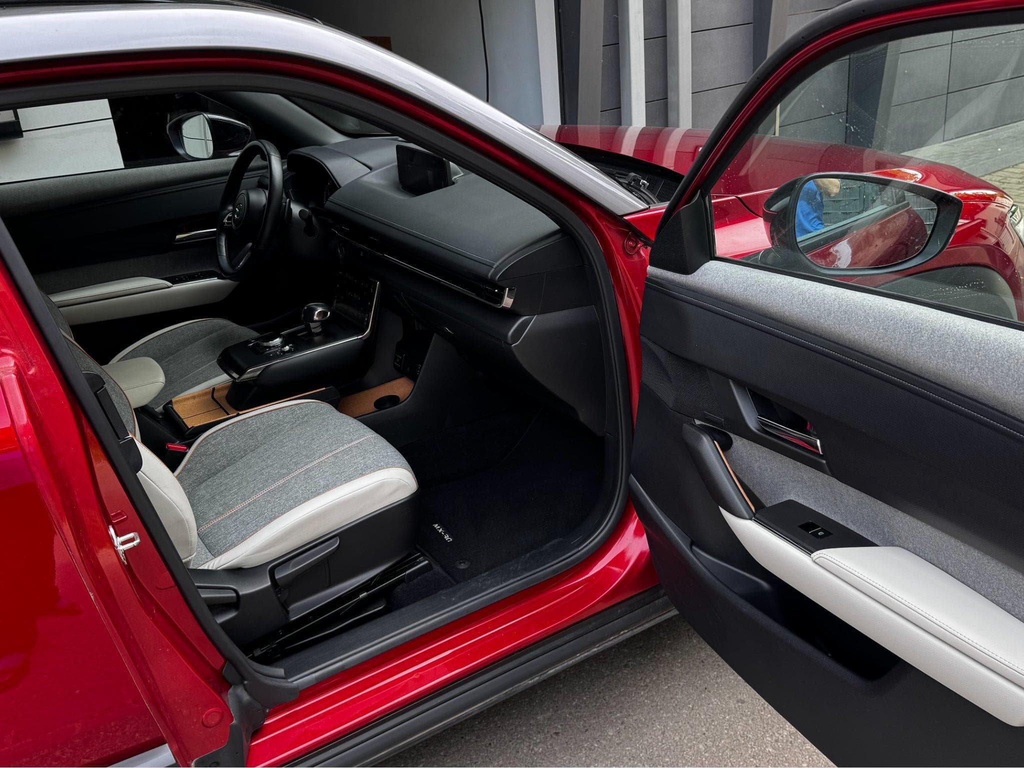 Mazda MX-30 (2021) - Photo 13