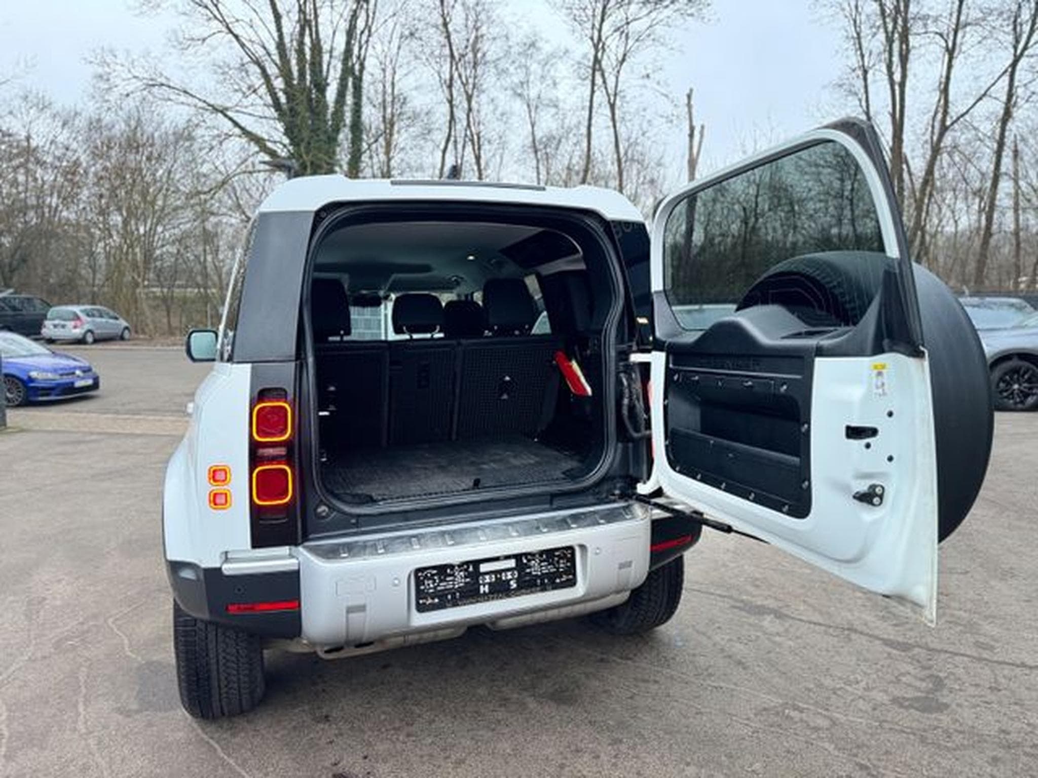 Land-Rover Defender DEFENDER*BLACK-DESIGN PACK*2.HD*LED*OFF ROAD*TOP (2020) - Photo 8