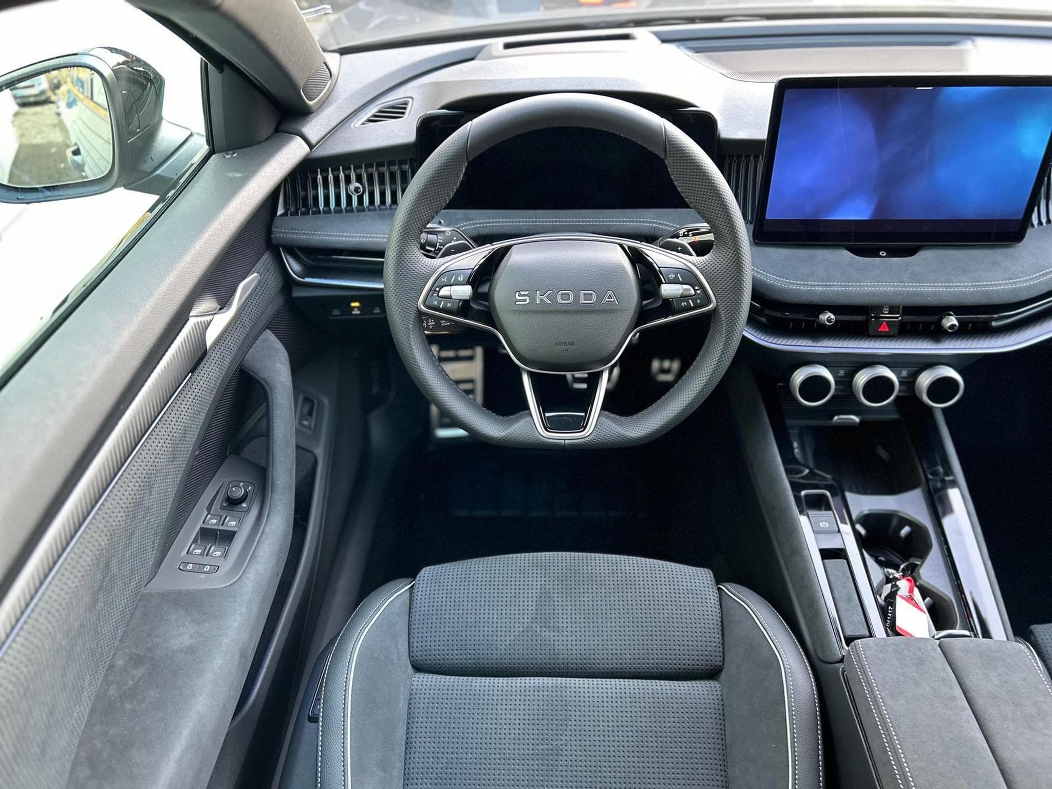 Skoda Superb Sportline (2026) - Photo 11