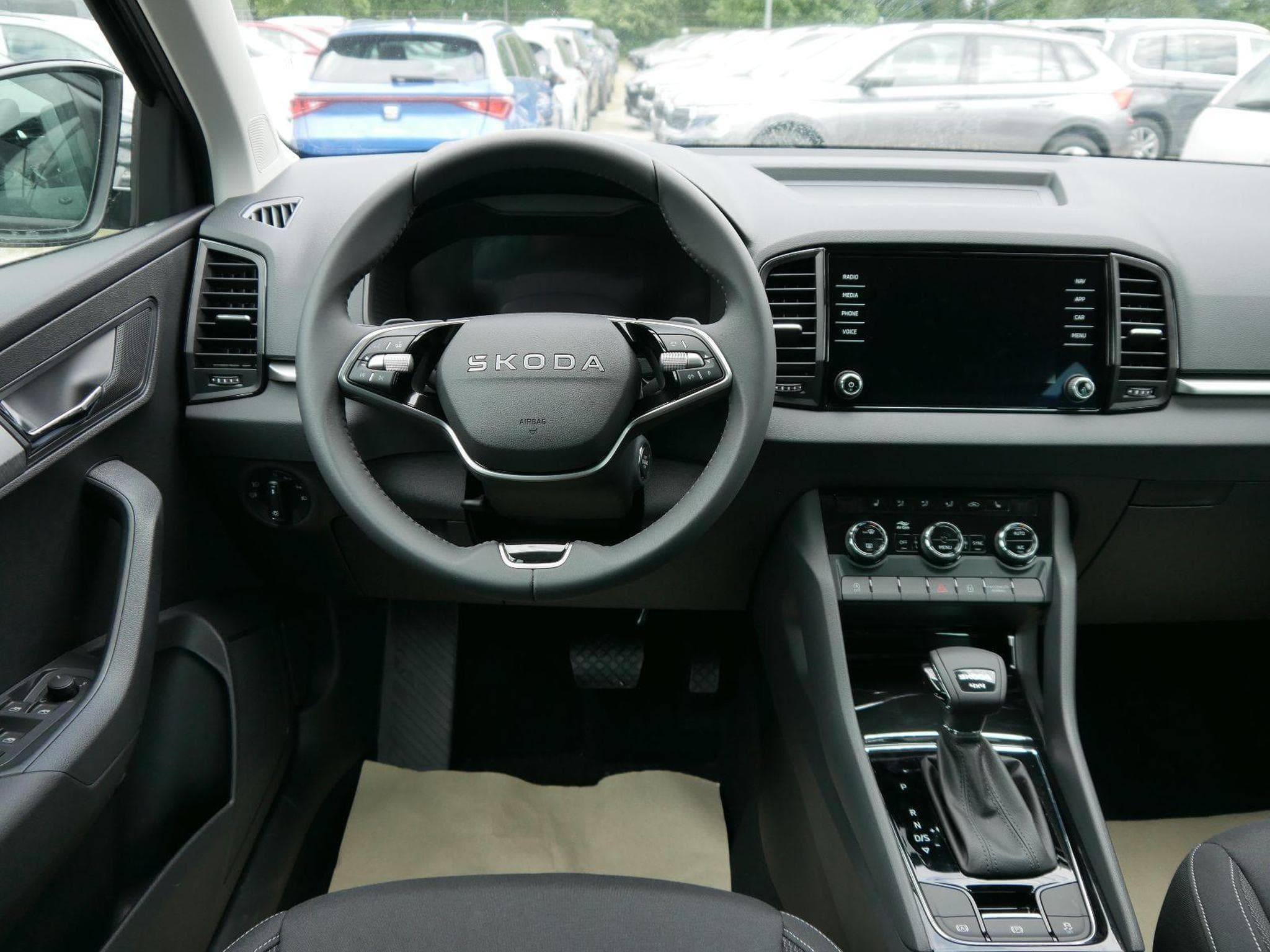 Skoda Karoq Selection 2.0 TDI DSG 4x4 (2026) - Photo 11