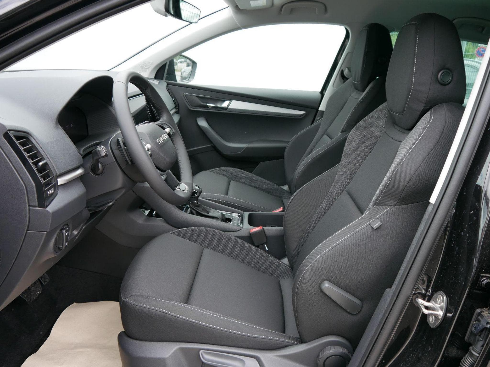 Skoda Karoq Selection 2.0 TDI DSG 4x4 (2026) - Photo 8