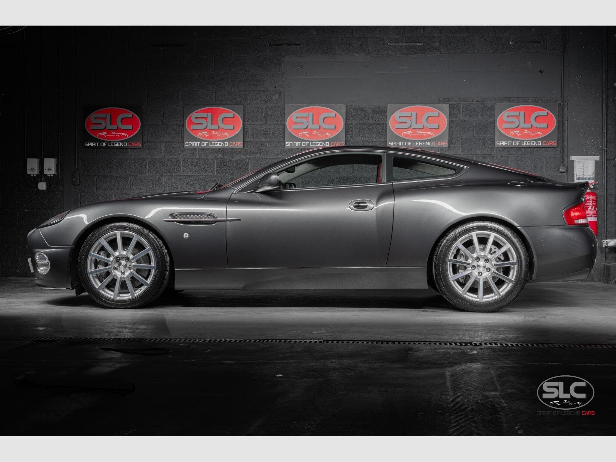 Aston-Martin Vanquish Vanquish S 528HP EU Version (2027) - Photo 2