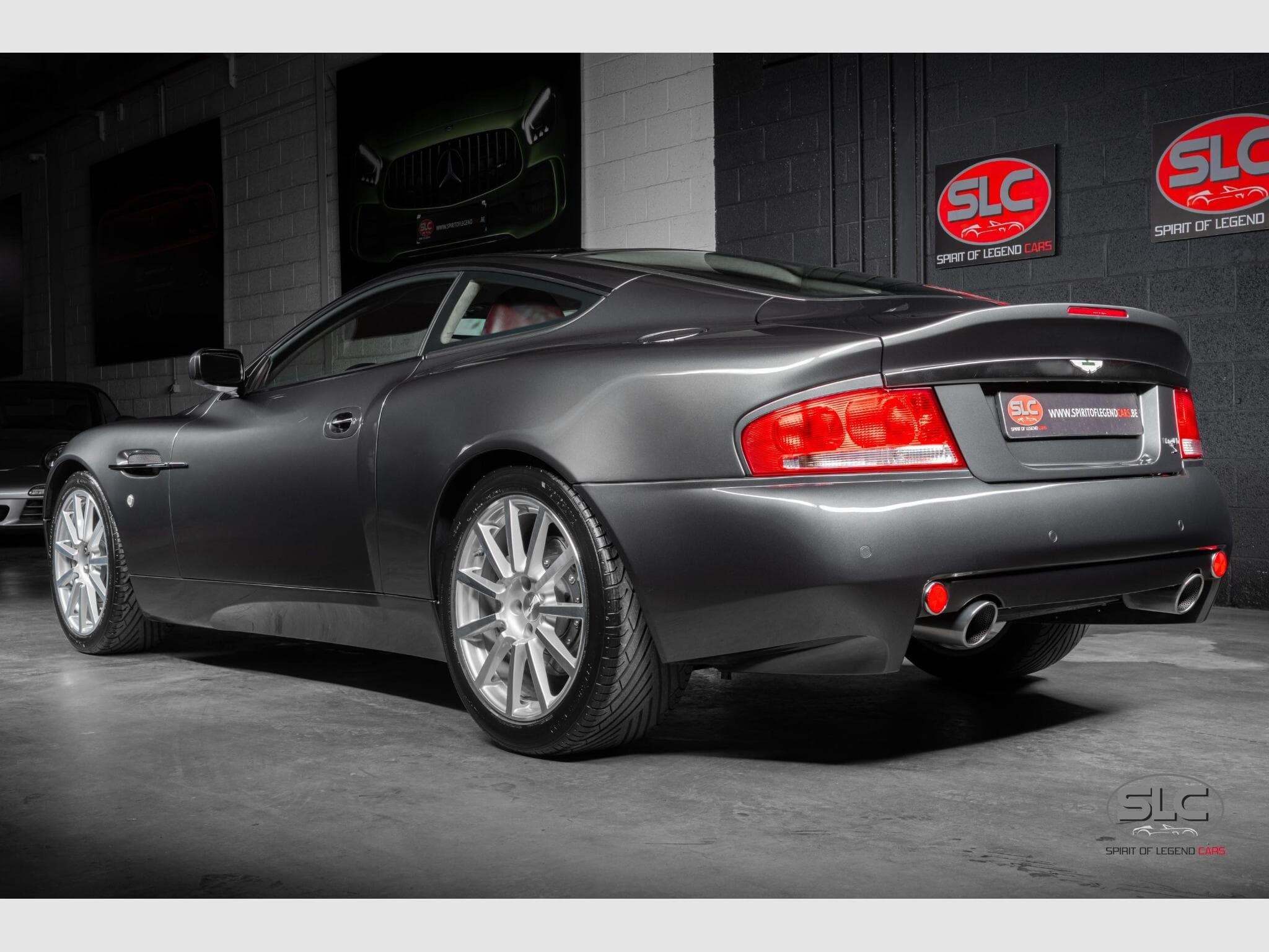 Aston-Martin Vanquish Vanquish S 528HP EU Version (2027) - Photo 3