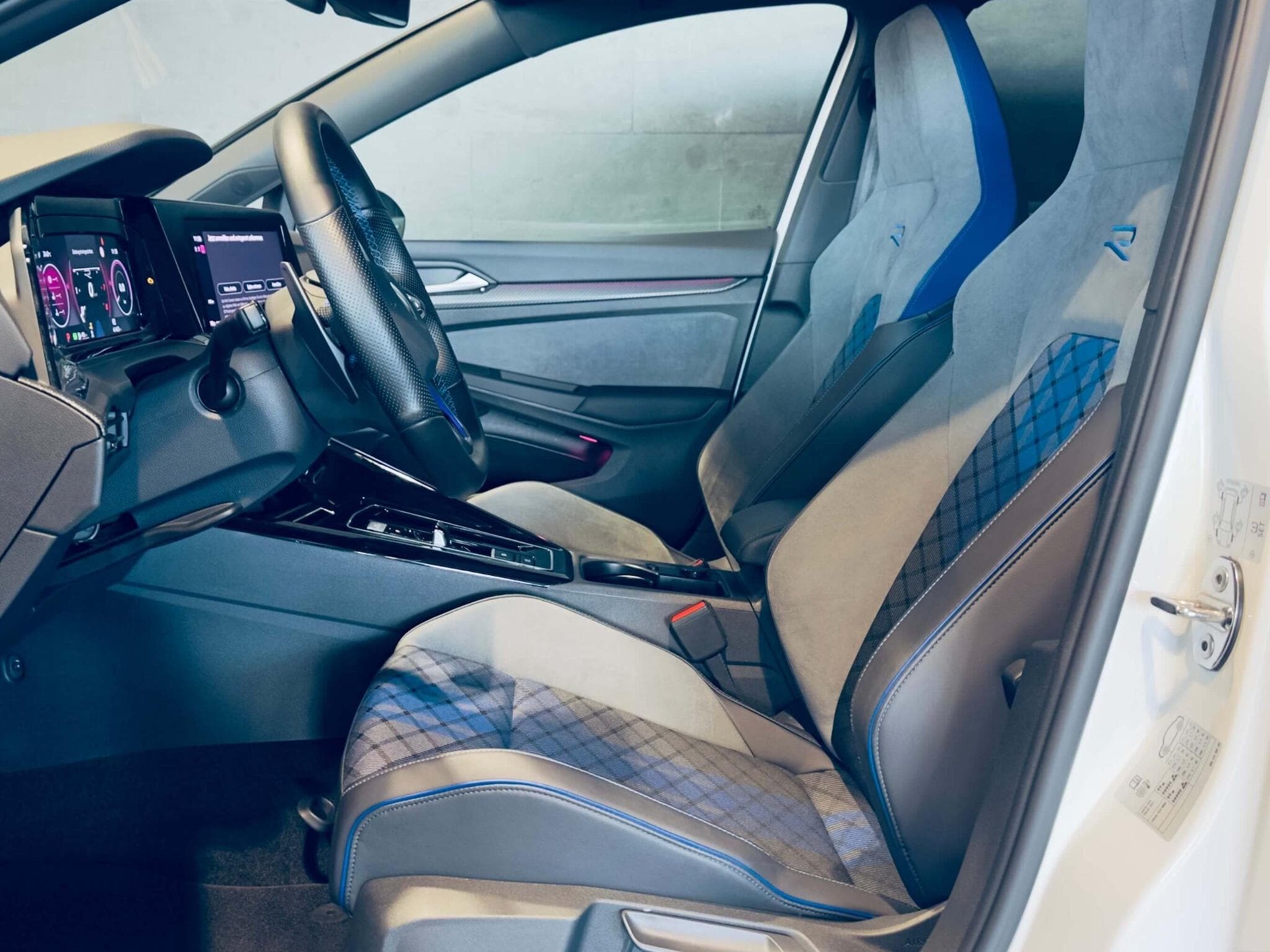 VW Golf GOLF VIII R TSI 4MOTION DSG (2022) - Photo 7