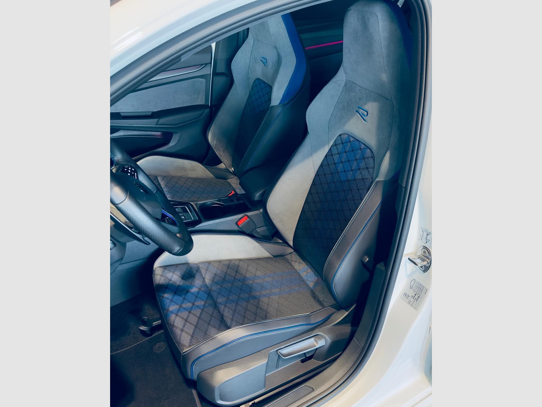 VW Golf GOLF VIII R TSI 4MOTION DSG (2022) - Photo 8