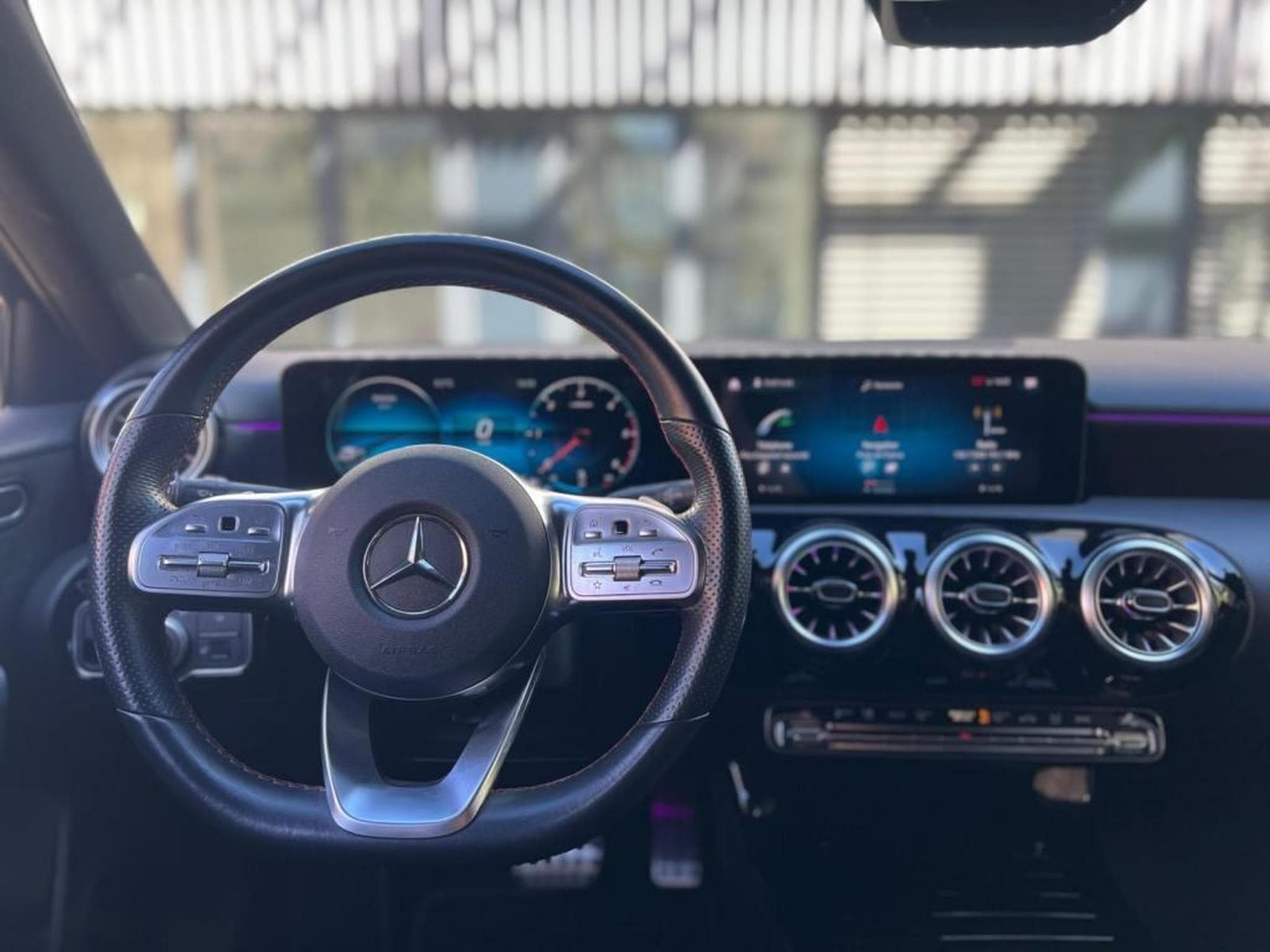 Mercedes A 180 Automatique / Alcantara / Diesel / (2021) - Photo 15