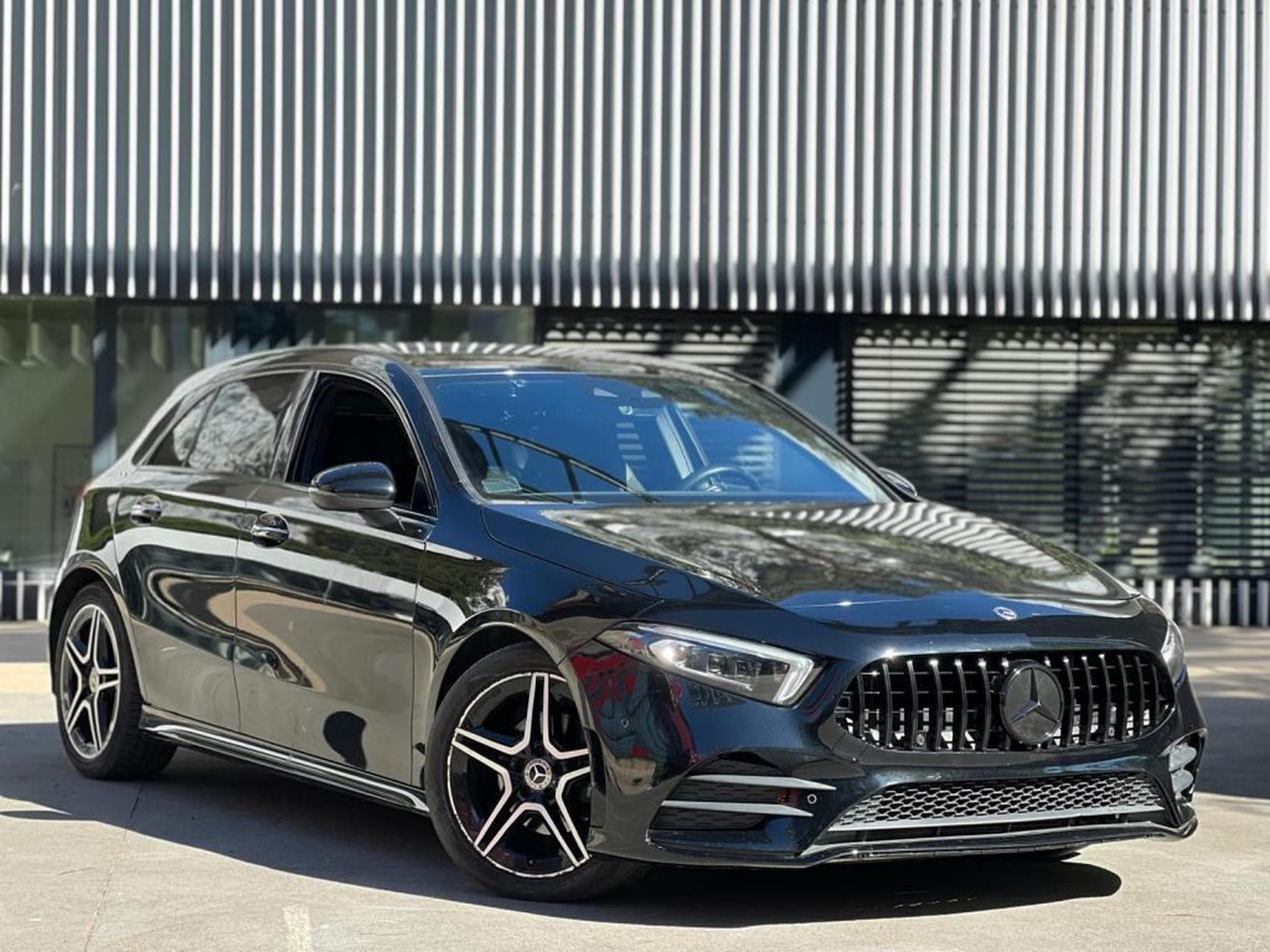 Mercedes A 180 Automatique / Alcantara / Diesel / (2021) - Photo 2