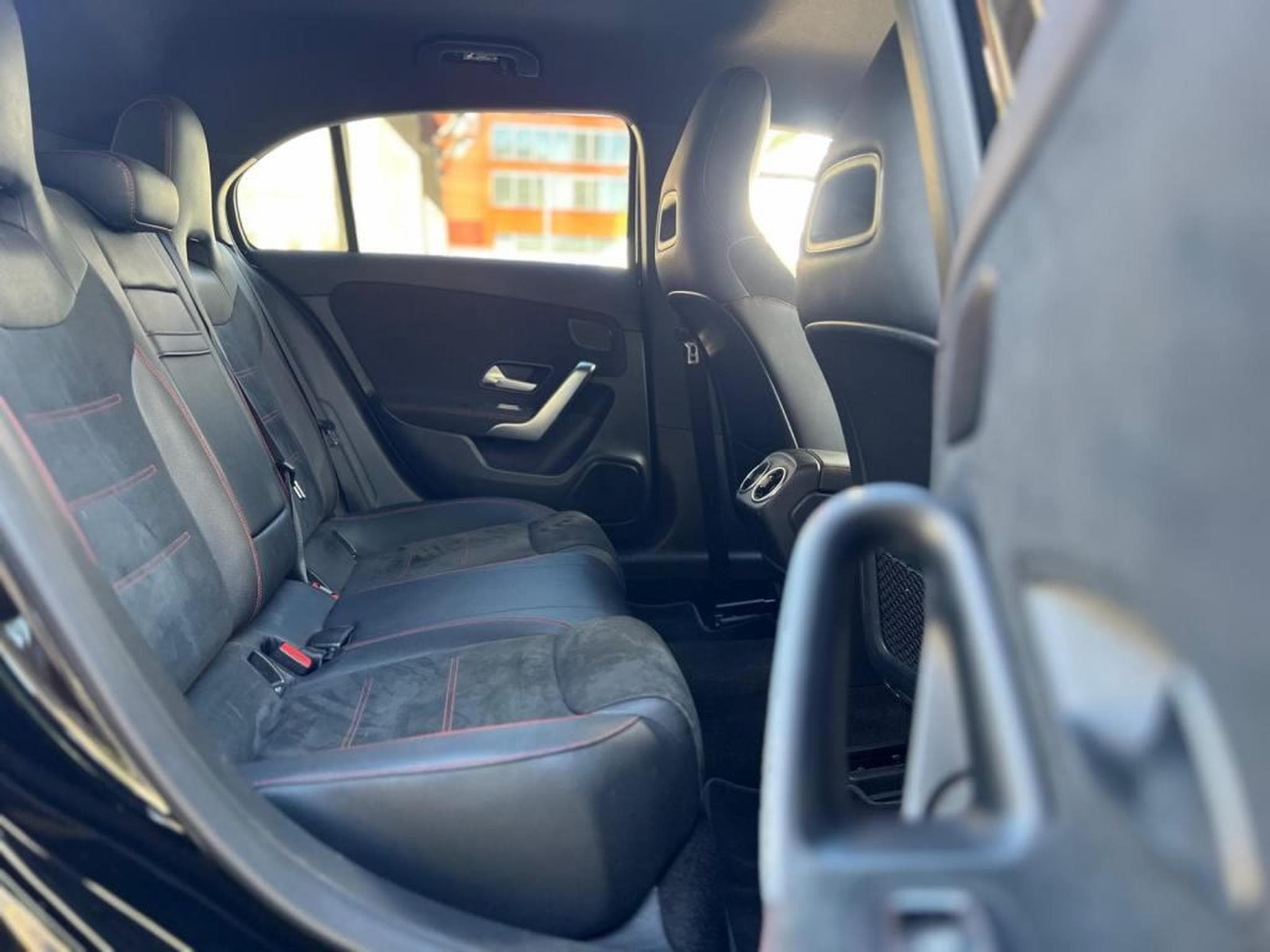 Mercedes A 180 Automatique / Alcantara / Diesel / (2021) - Photo 14
