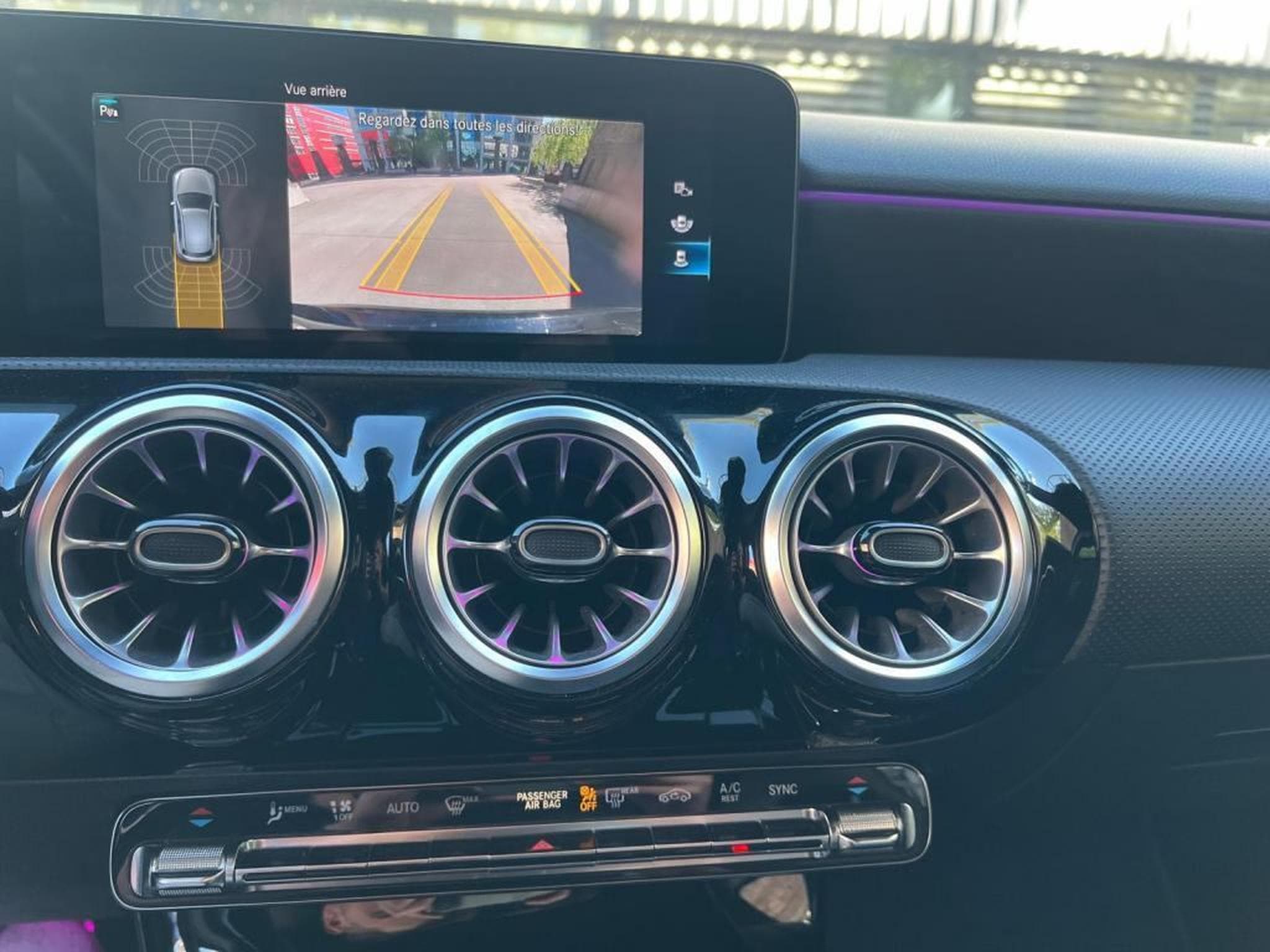 Mercedes A 180 Automatique / Alcantara / Diesel / (2021) - Photo 18