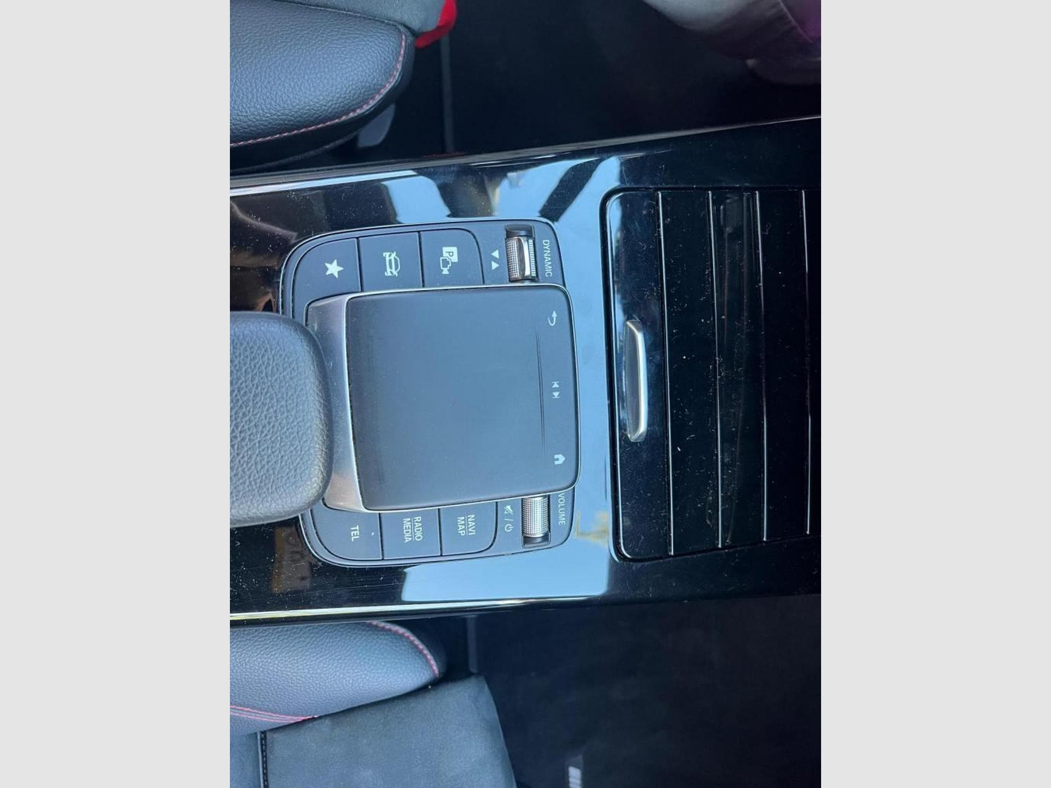Mercedes A 180 Automatique / Alcantara / Diesel / (2021) - Photo 20