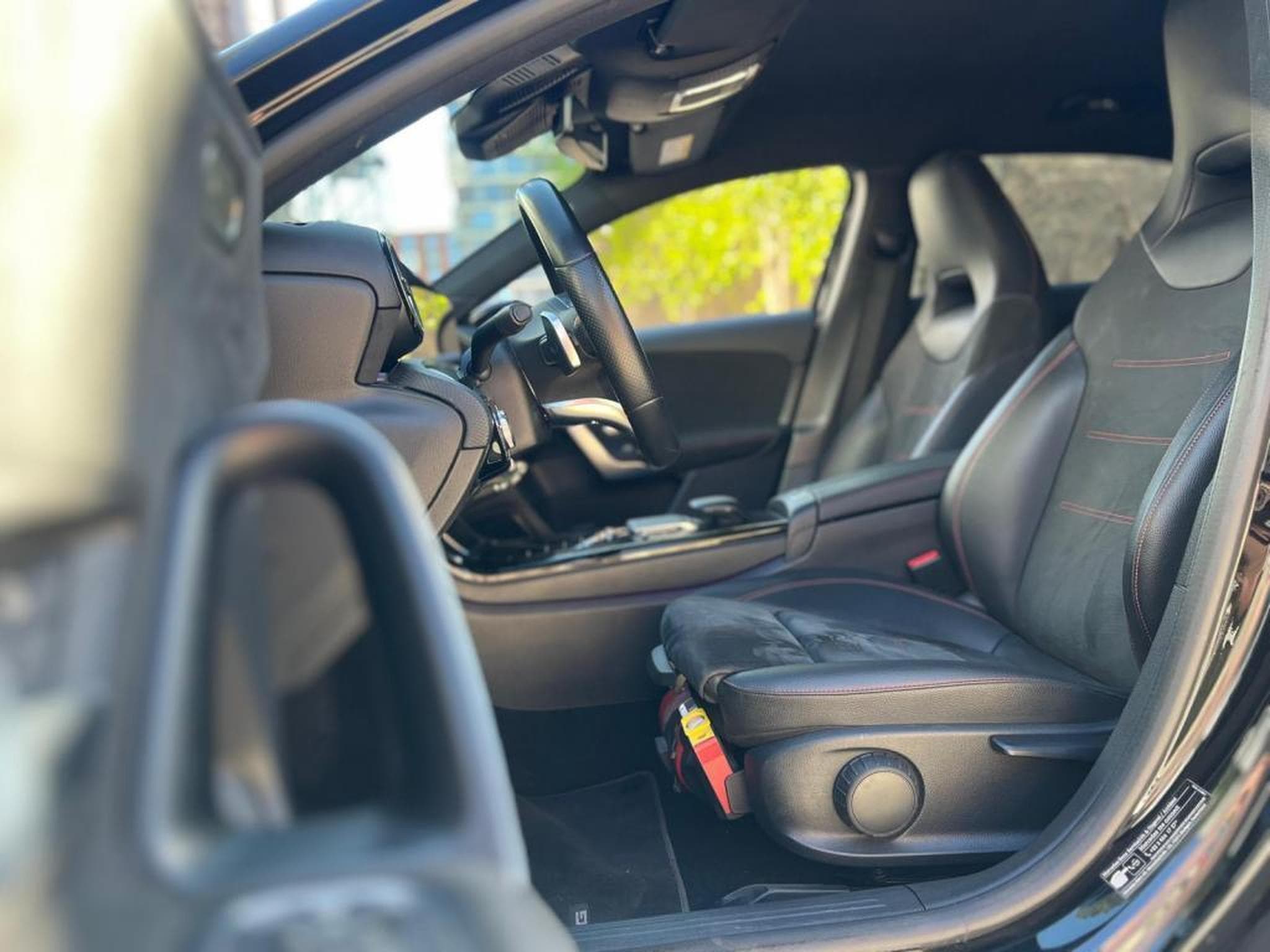 Mercedes A 180 Automatique / Alcantara / Diesel / (2021) - Photo 16