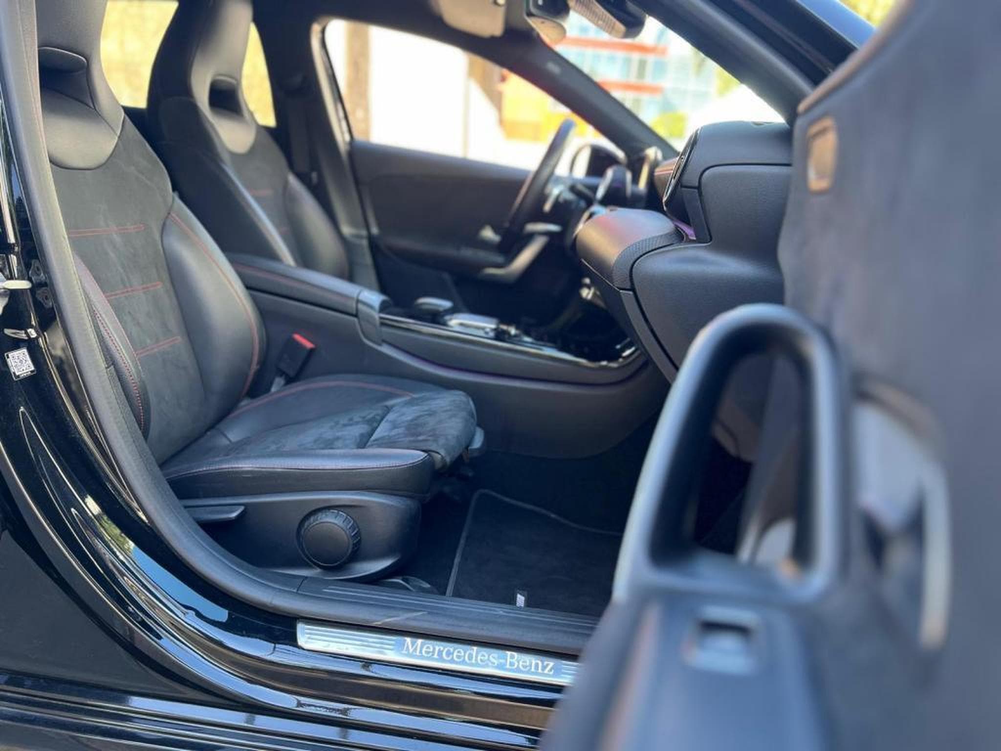 Mercedes A 180 Automatique / Alcantara / Diesel / (2021) - Photo 17