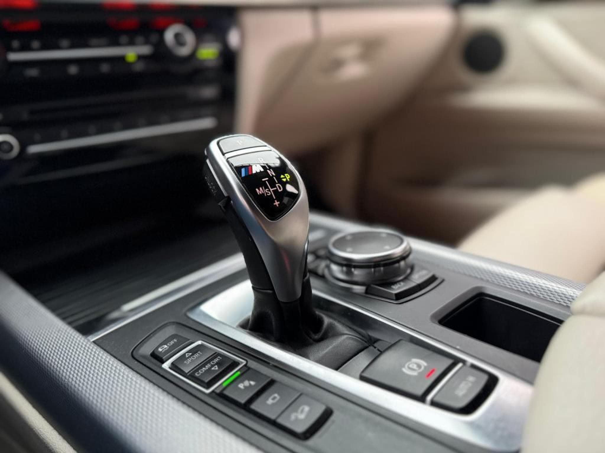 BMW X5 50D / Pack M / Camera 360 / 7 Places / (2015) - Photo 18