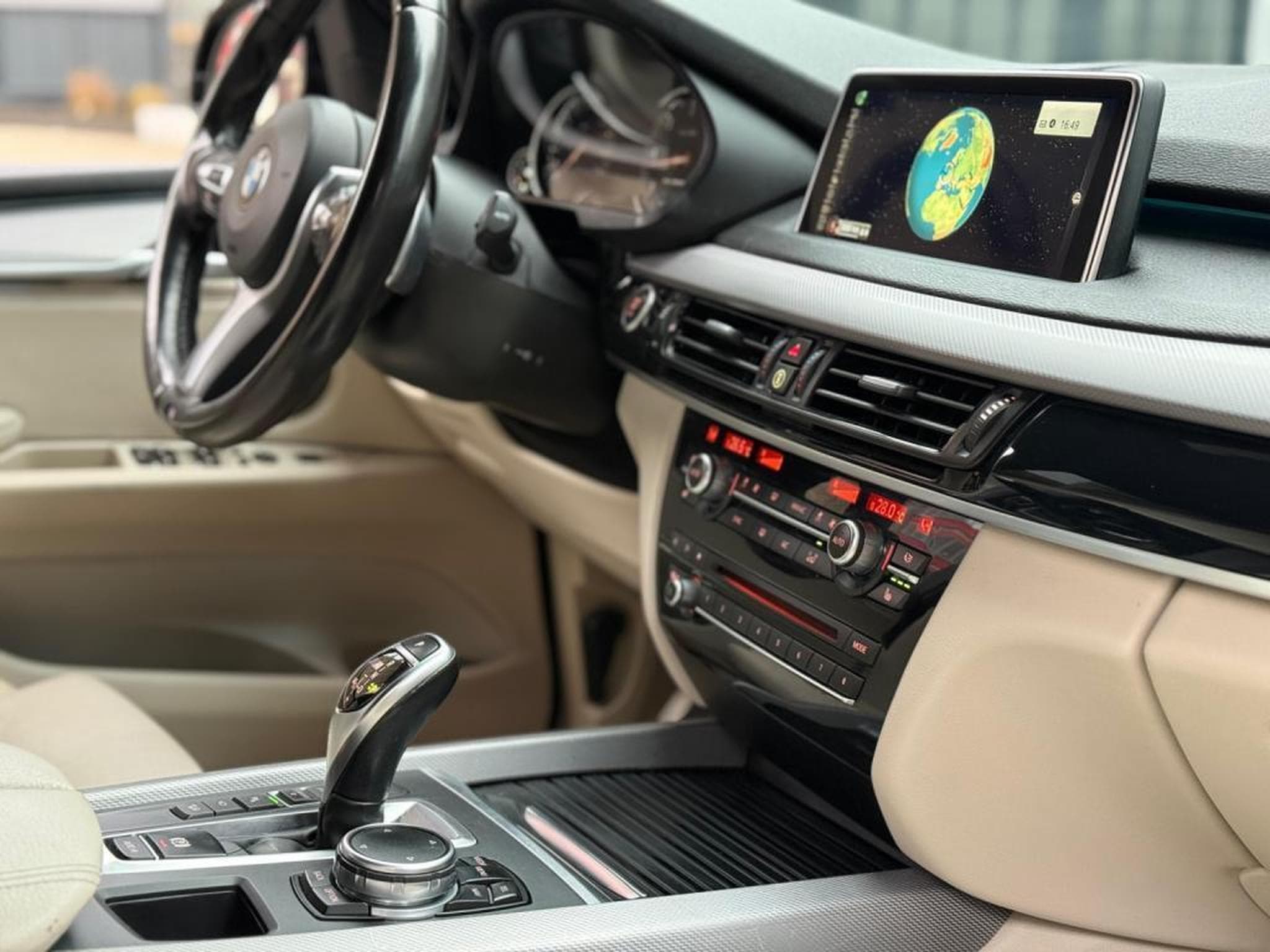 BMW X5 50D / Pack M / Camera 360 / 7 Places / (2015) - Photo 12