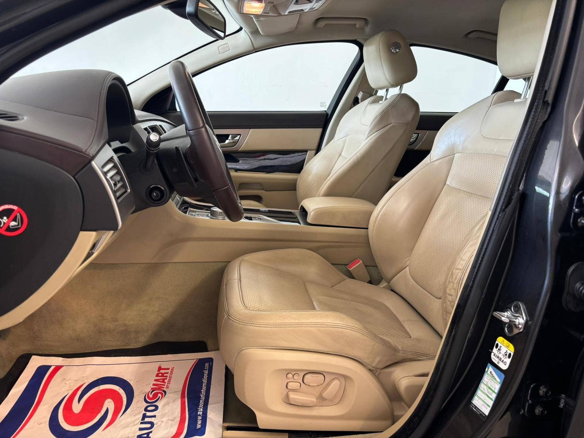 Jaguar XF 3.0 V6 Diesel Premium Luxury (2011) - Photo 10