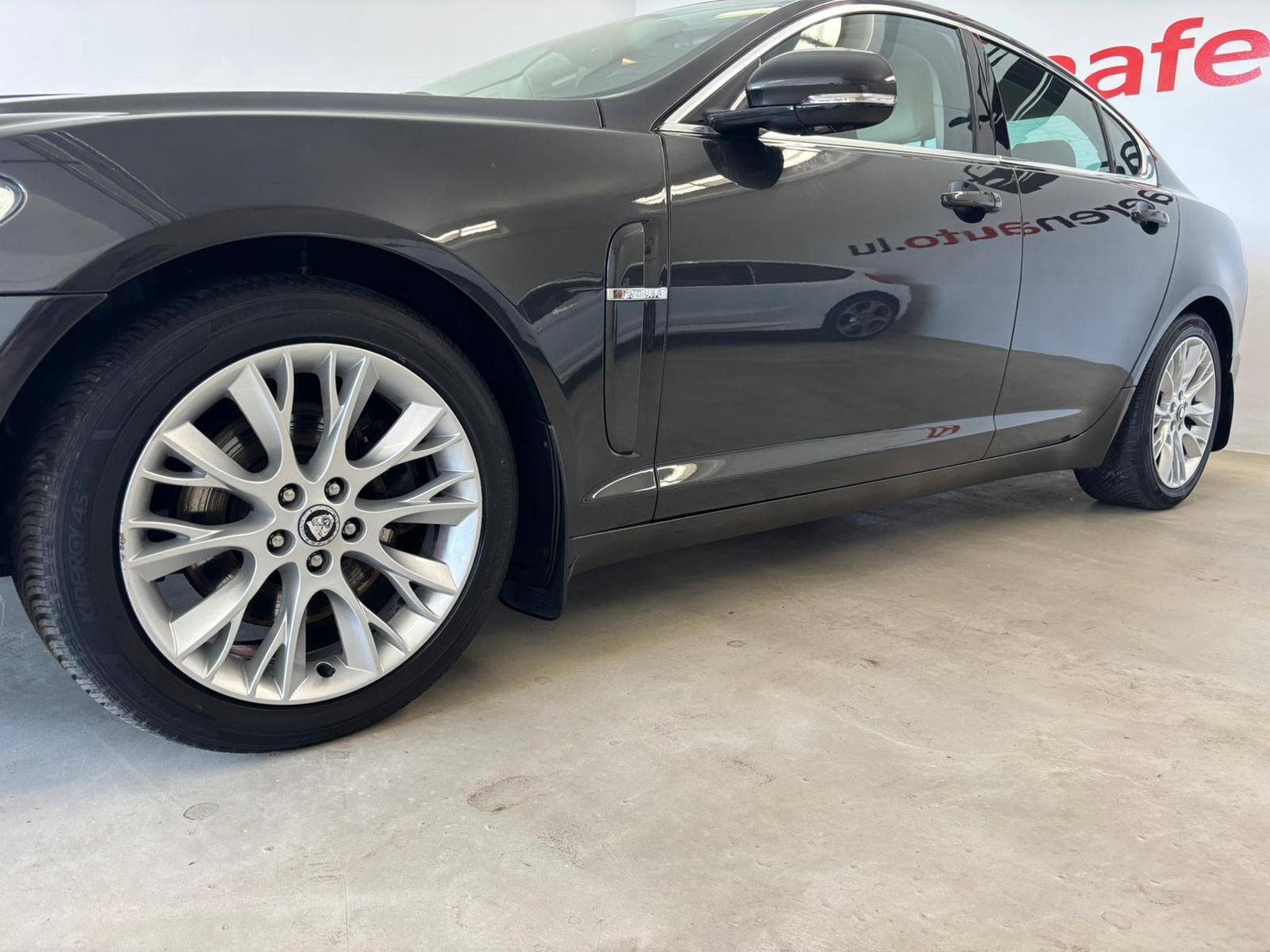 Jaguar XF 3.0 V6 Diesel Premium Luxury (2011) - Photo 7