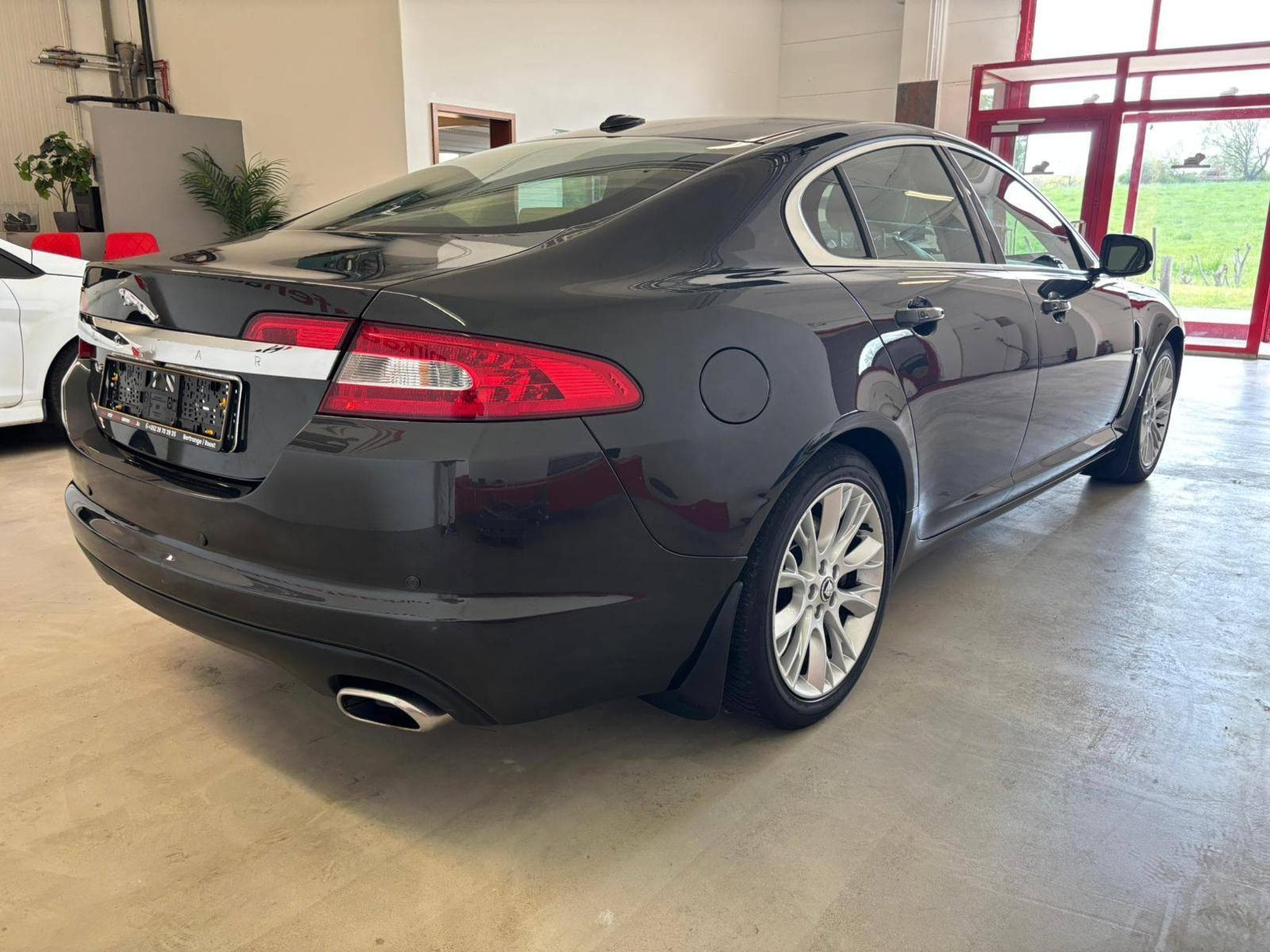 Jaguar XF 3.0 V6 Diesel Premium Luxury (2011) - Photo 6