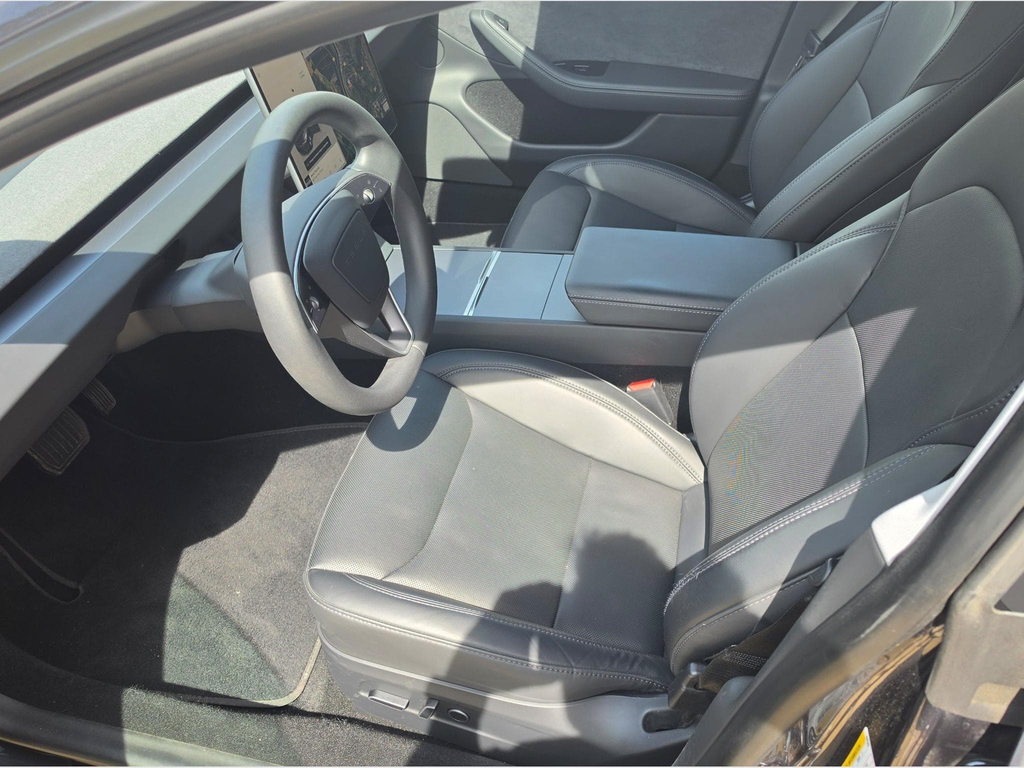 Tesla Model 3 Dual Motor / Long Range / AWD (2024) - Photo 2