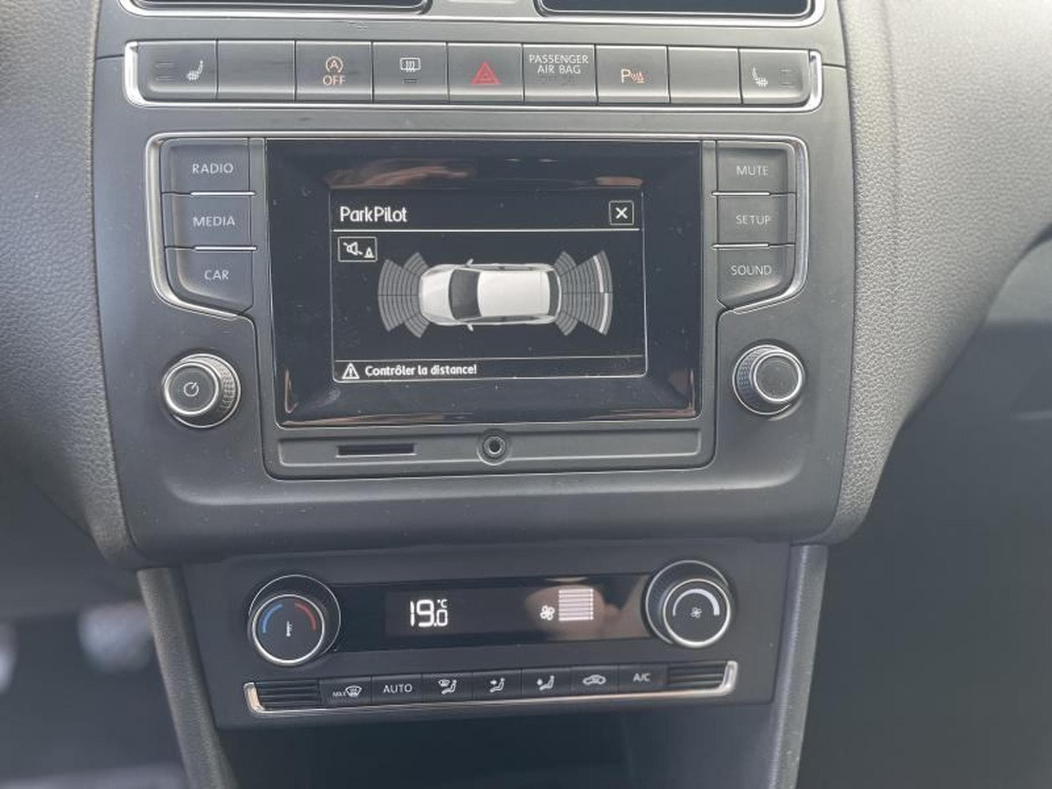 VW Polo 1.4 Tdi 90 Comfortline (2015) - Photo 10