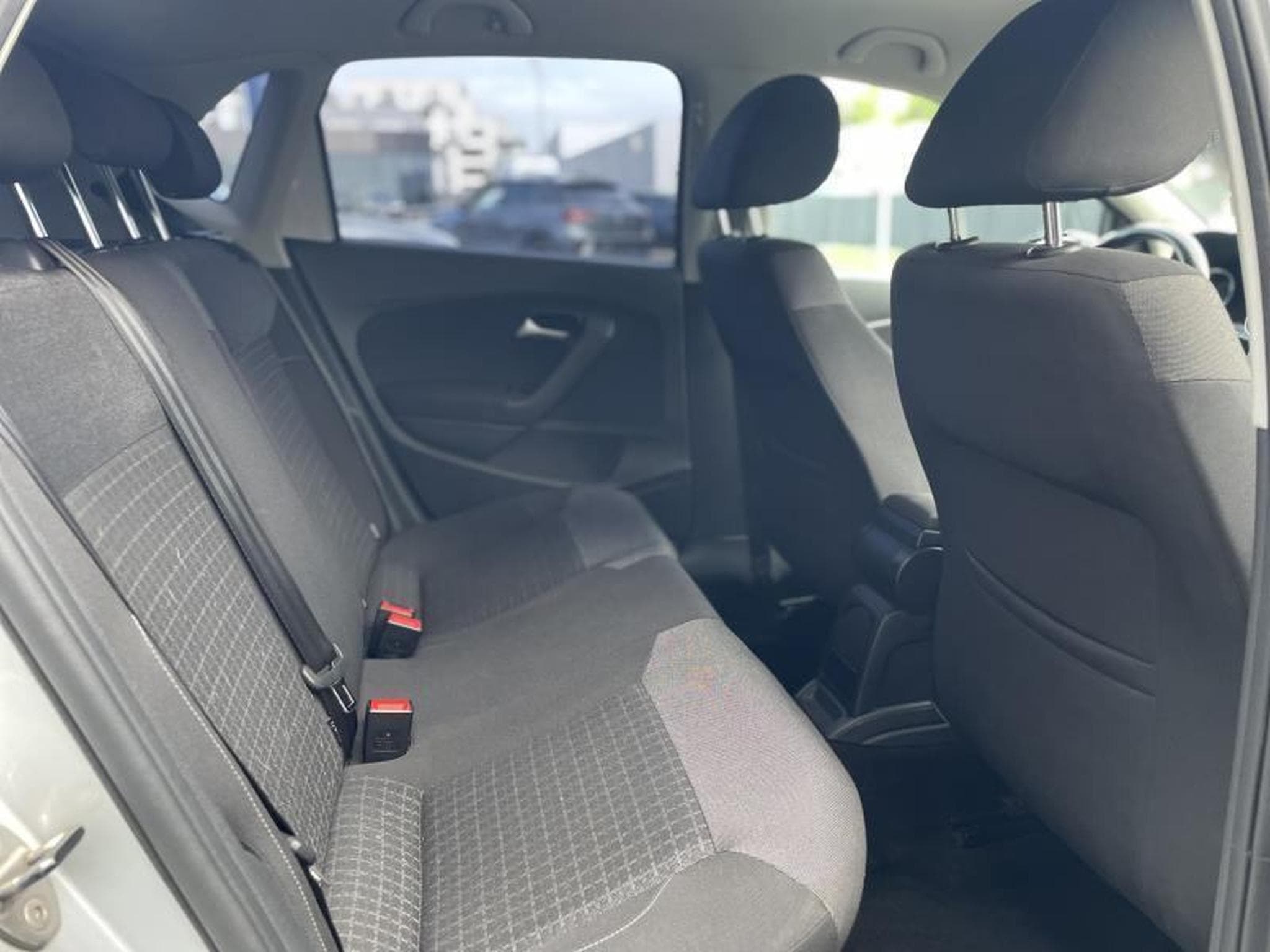 VW Polo 1.4 Tdi 90 Comfortline (2015) - Photo 5