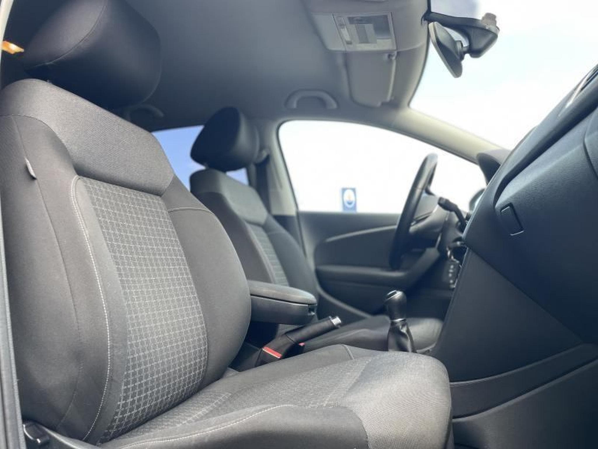 VW Polo 1.4 Tdi 90 Comfortline (2015) - Photo 4