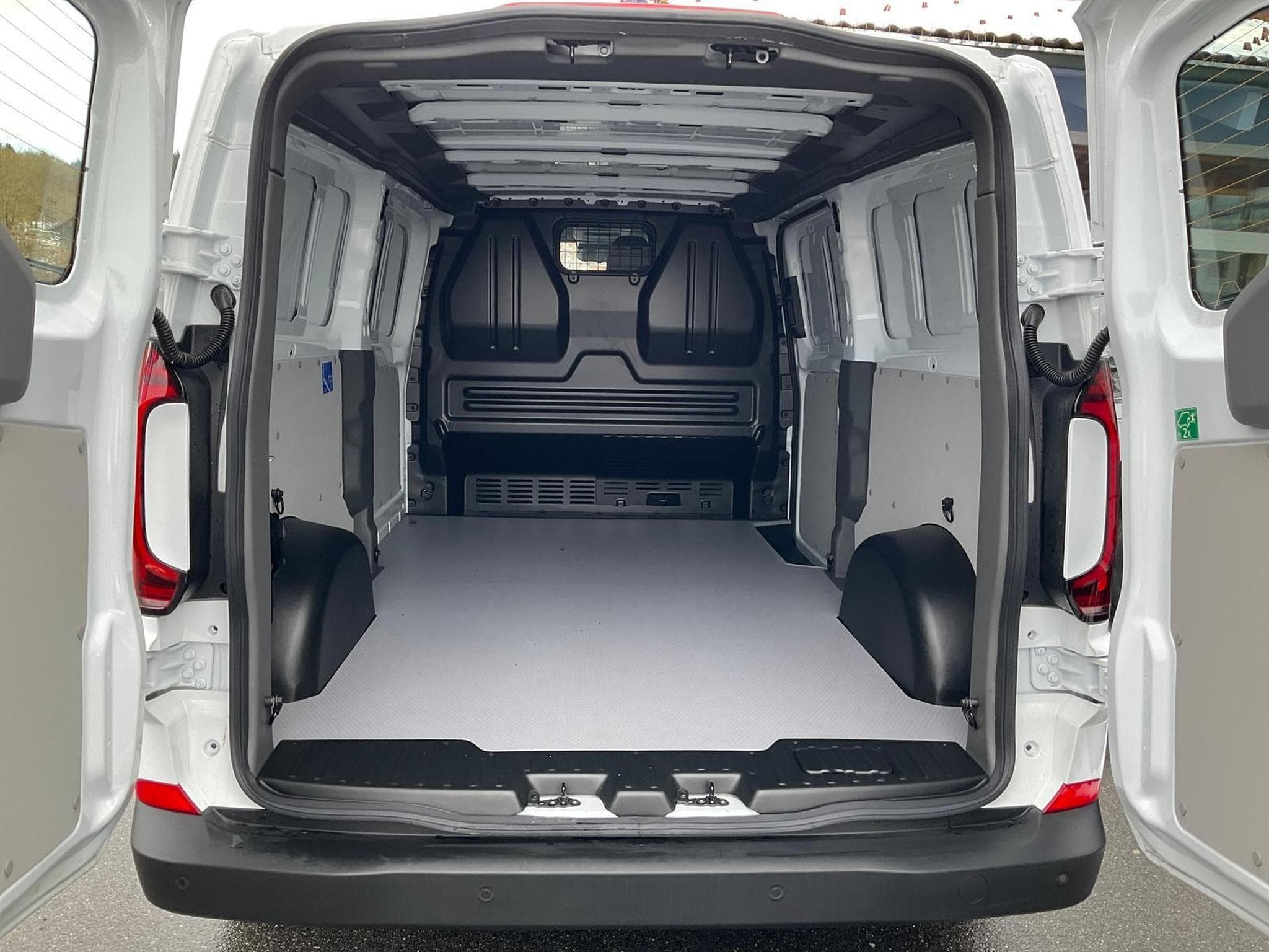 VW T7 2.0 TDI 125 kW LR (2026) - Photo 11
