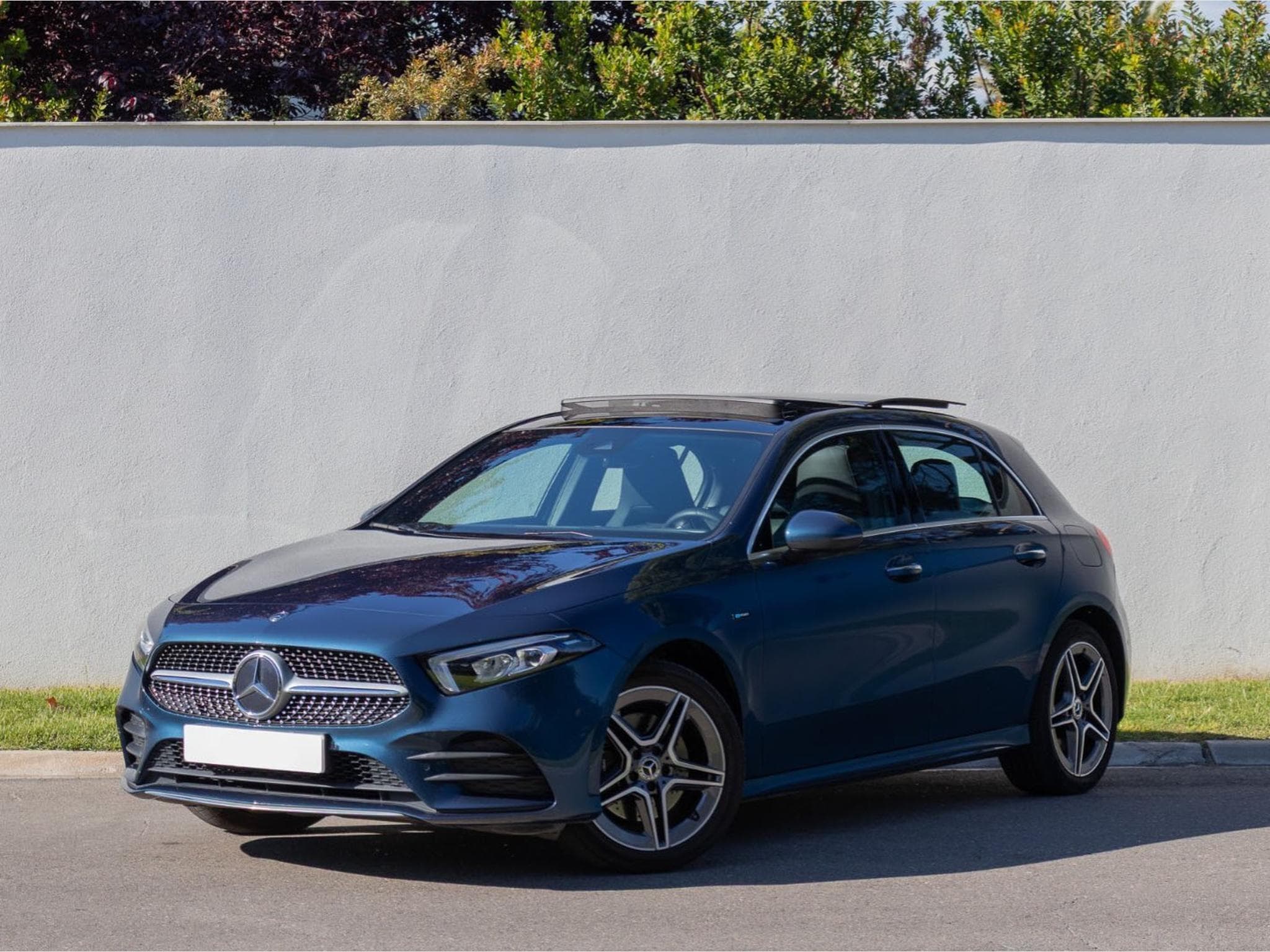 Mercedes A 250 A250e PHEV AMG Line 8G-DCT (2020) - Photo 1